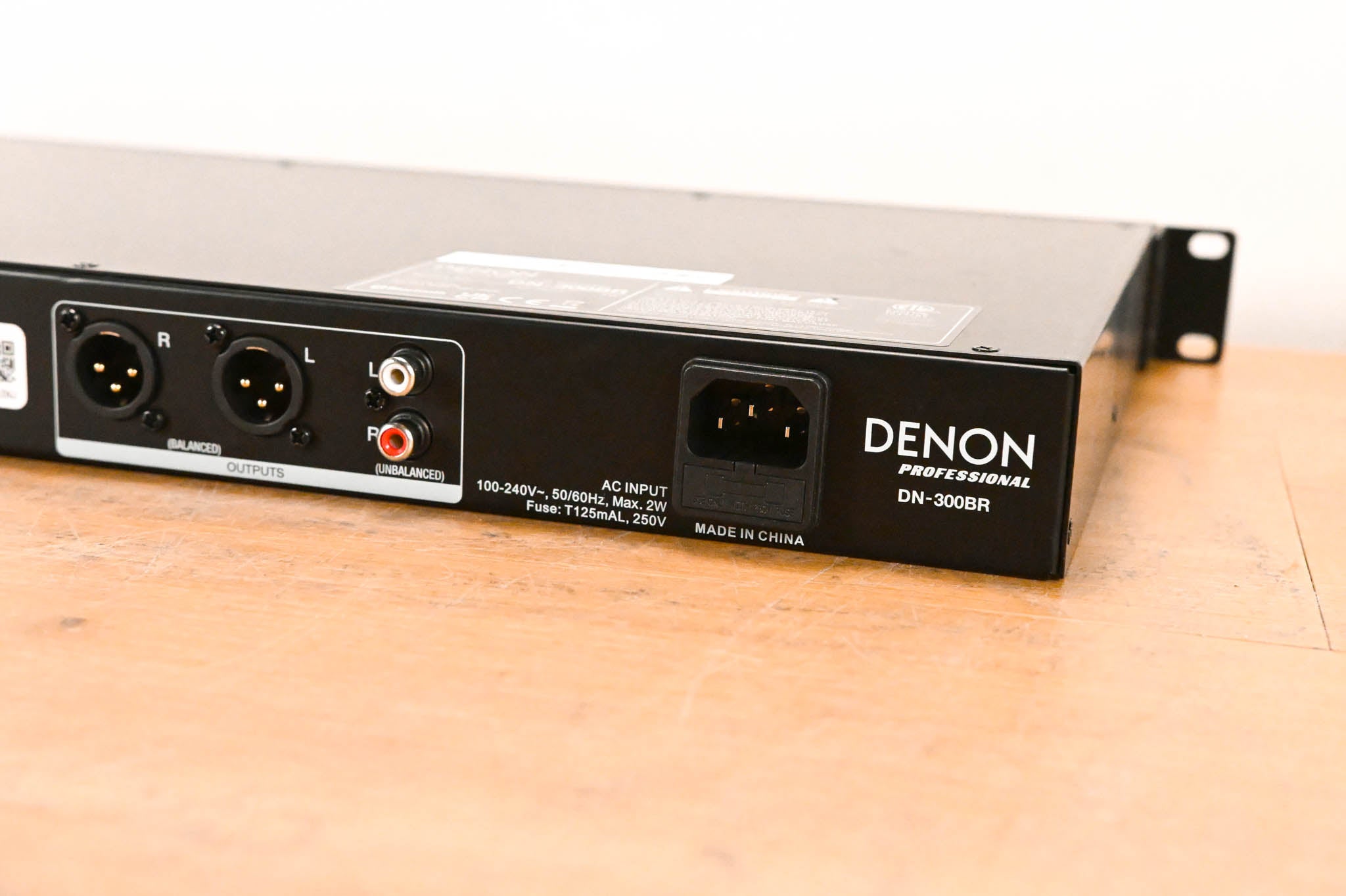 Denon DN-300BR 1 RU Bluetooth Receiver