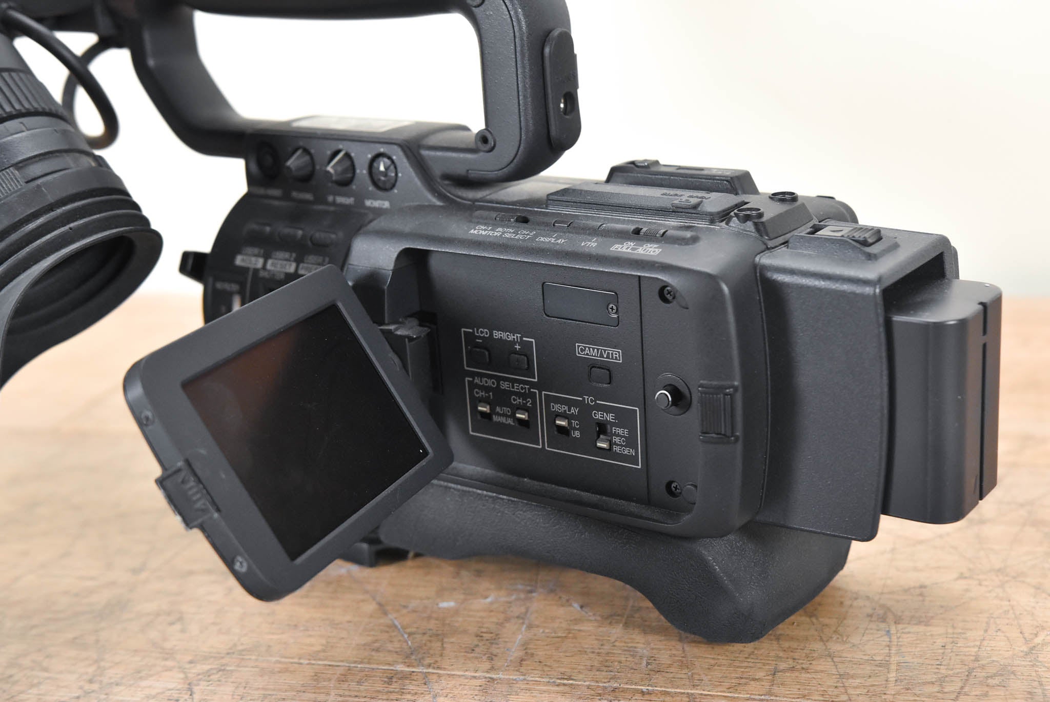 JVC GY-HD110U 1/3" 3-CCD Professional HDV Camcorder