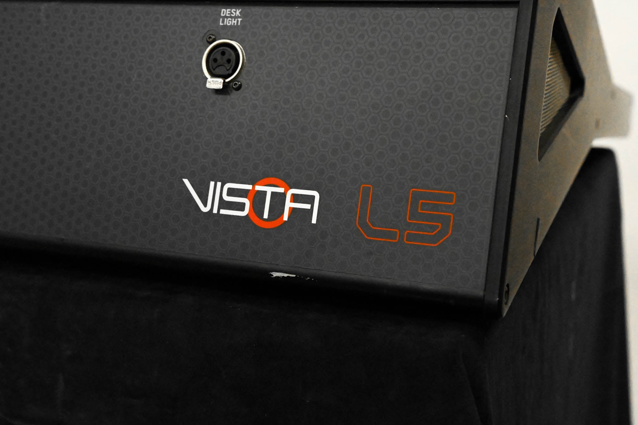 Jands Vista L5 Lighting Control Console with 16-Universe Internal Dongle
