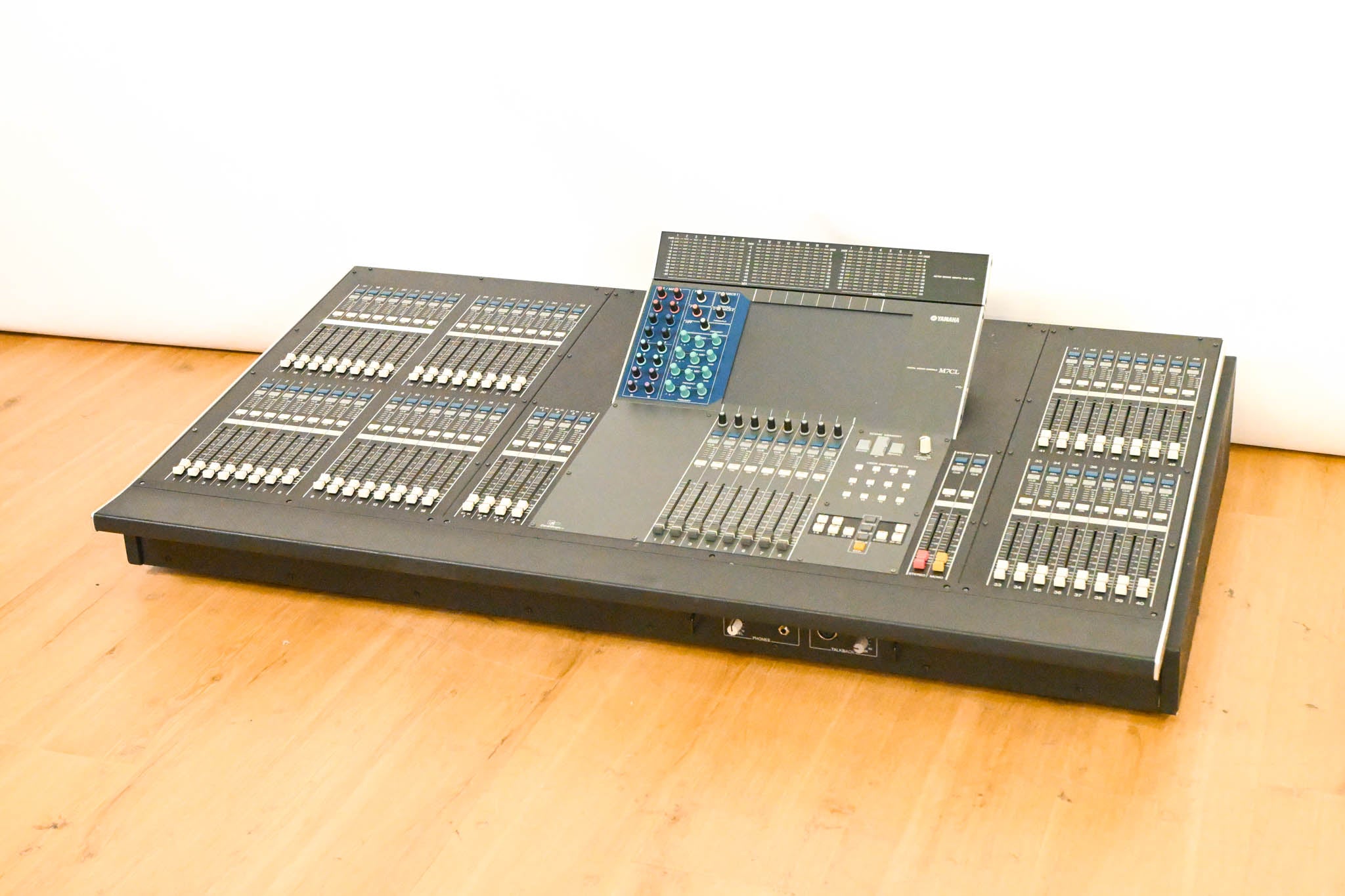 Yamaha M7CL-48 48-Channel Digital Audio Mixing Console