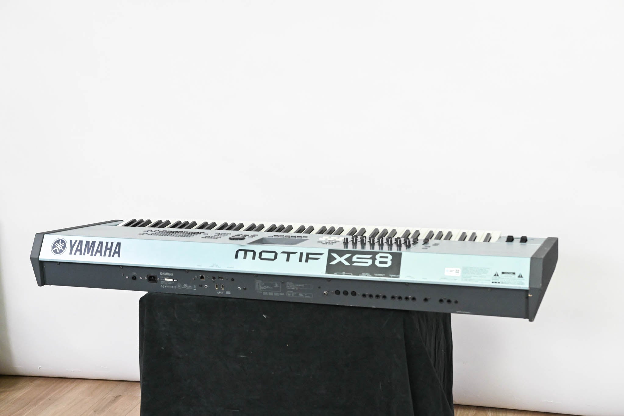 Yamaha Motif XS8 88-Key Synthesizer Keyboard Workstation