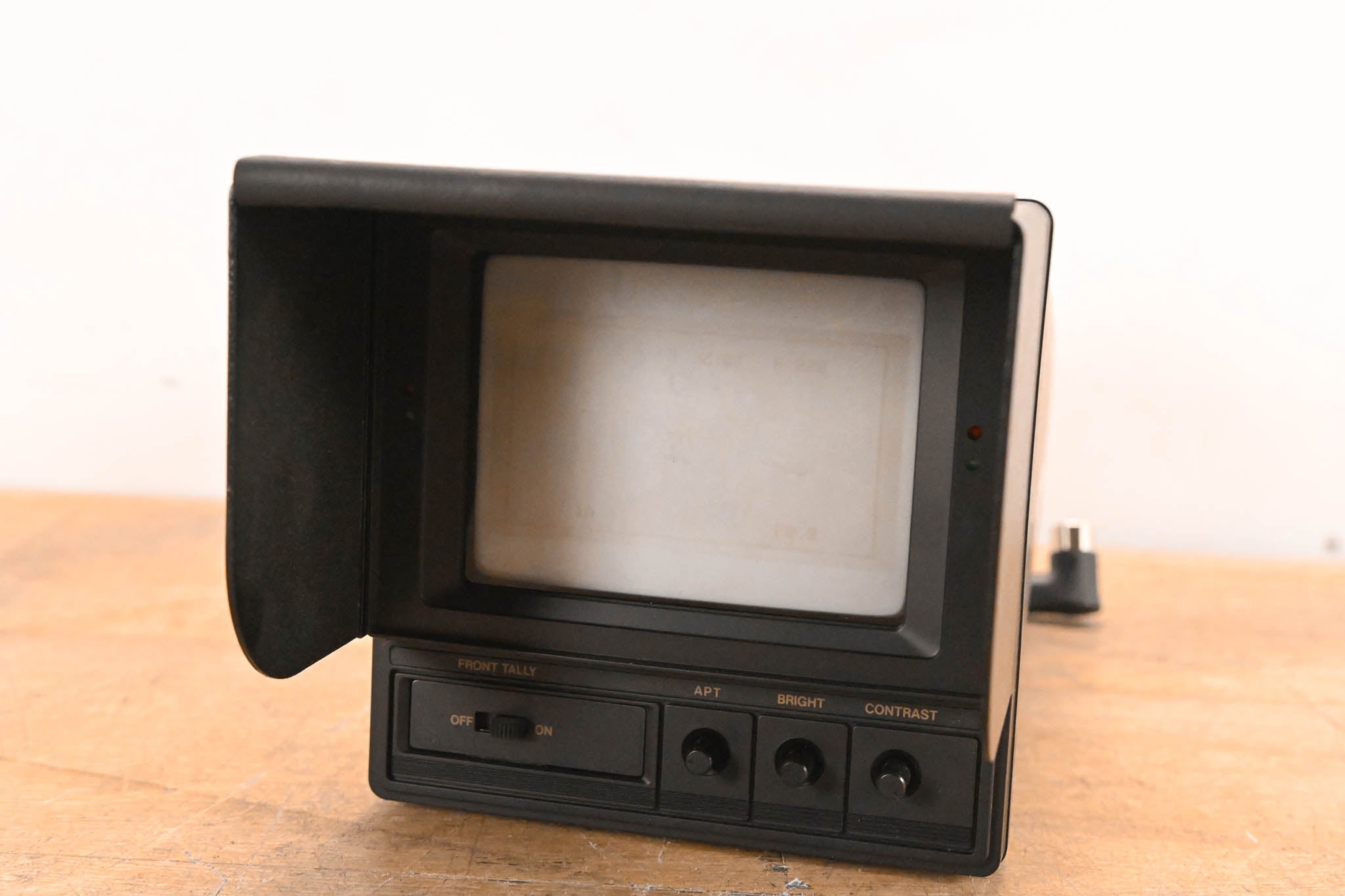 HITACHI 小型モニター　VIDEO MONITOR ＶＭ920 Hitachi VM-906AU-S2 Black and White Video Monitor - Audio Visual