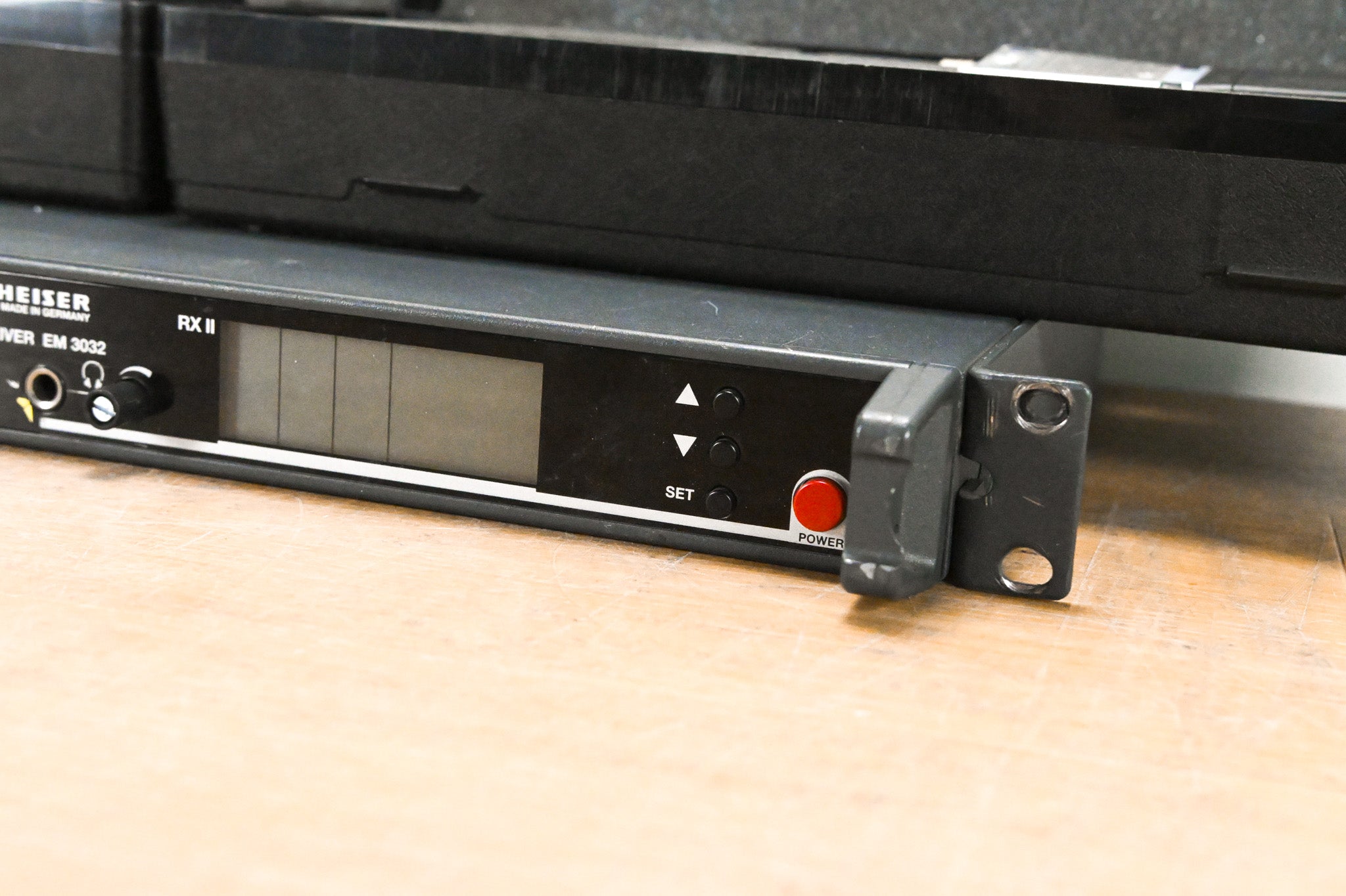 Sennheiser EM 3032-U Mikroport Receiver w/ SK250 Bodypacks 584-608 MHz
