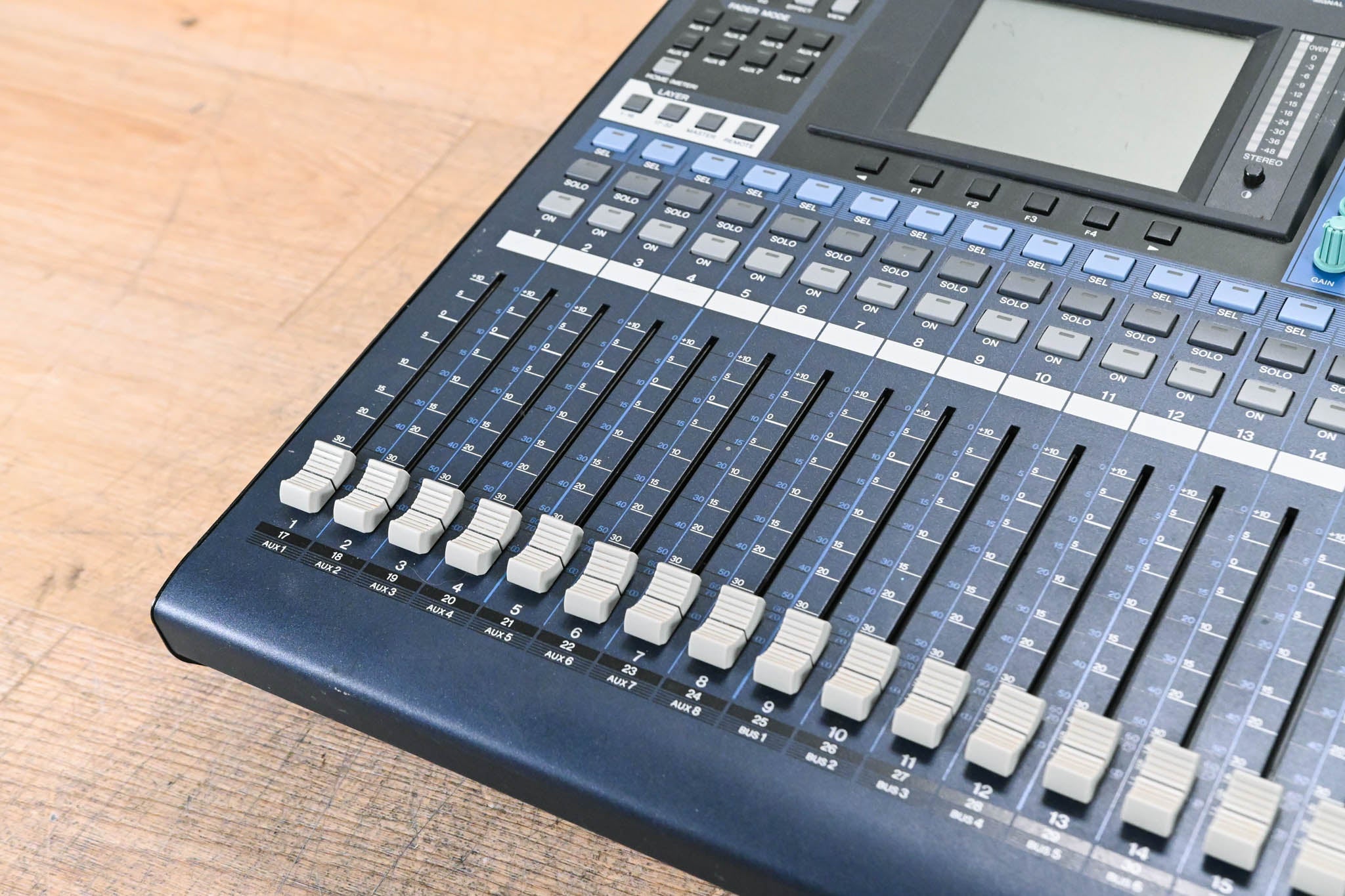 Yamaha 01V96 24-Bit/96k Digital Recording Mixer