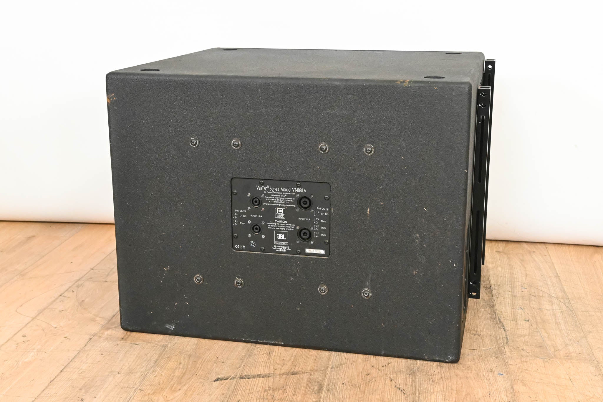 JBL VT4881A Compact Arrayable 18" Subwoofer