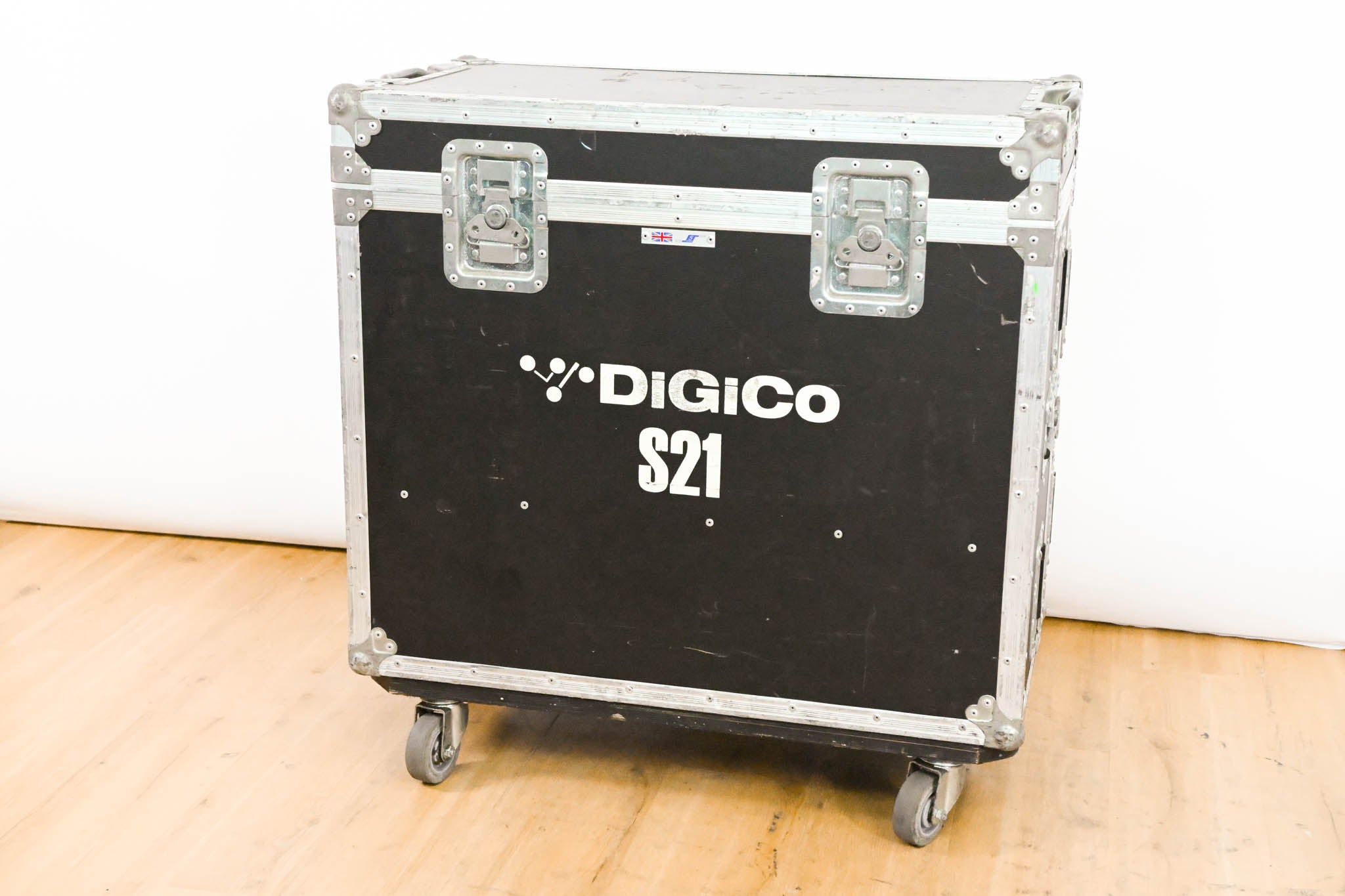 DiGiCo S21 Digital Mixing Console w/ 64-Channel Upgrade & Road Case