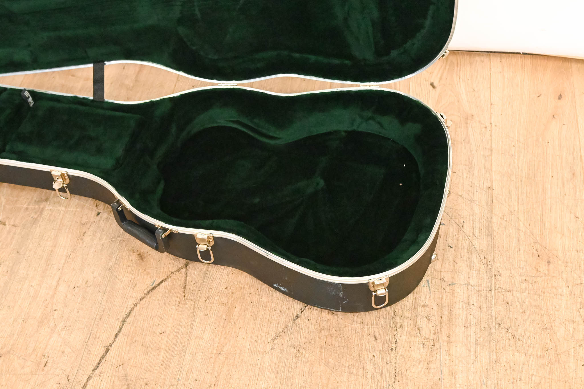 Martin 000 630 Molded Acoustic Guitar Case Black Green