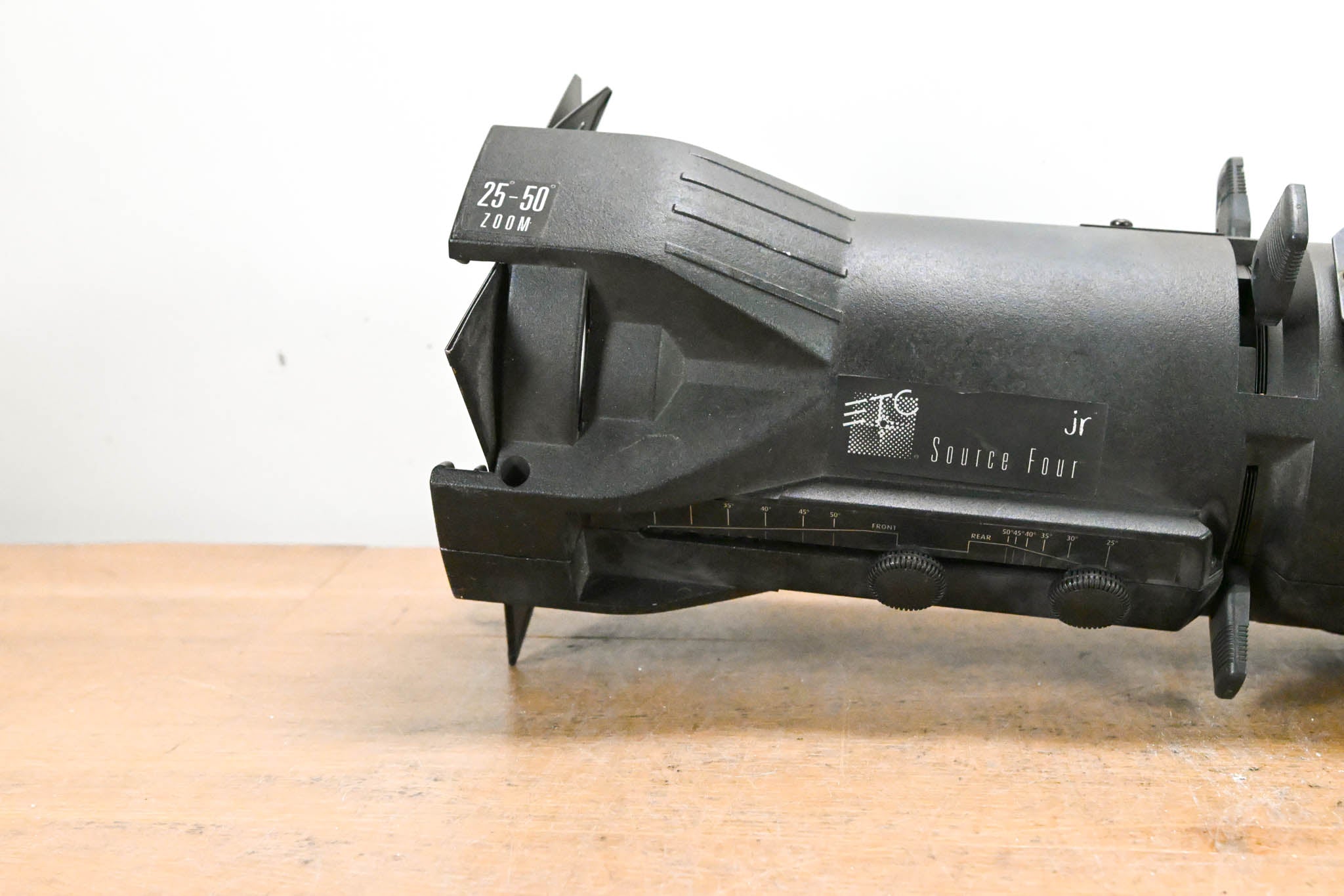 ETC Source Four Jr 25-50 Degree Zoom 750 Ellipsoidal Light