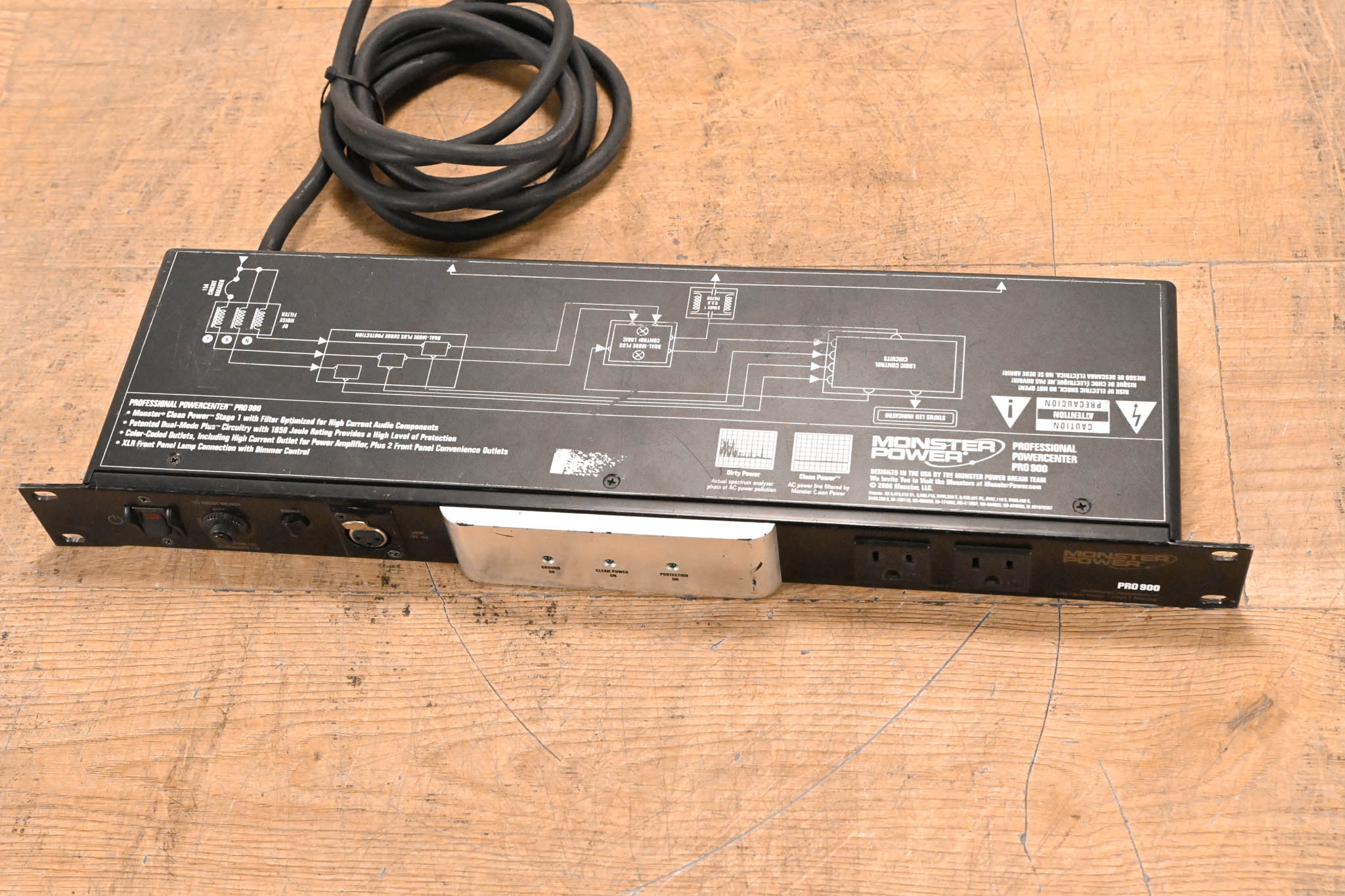 Monster Power PRO 900 PowerCenter Power Conditioner