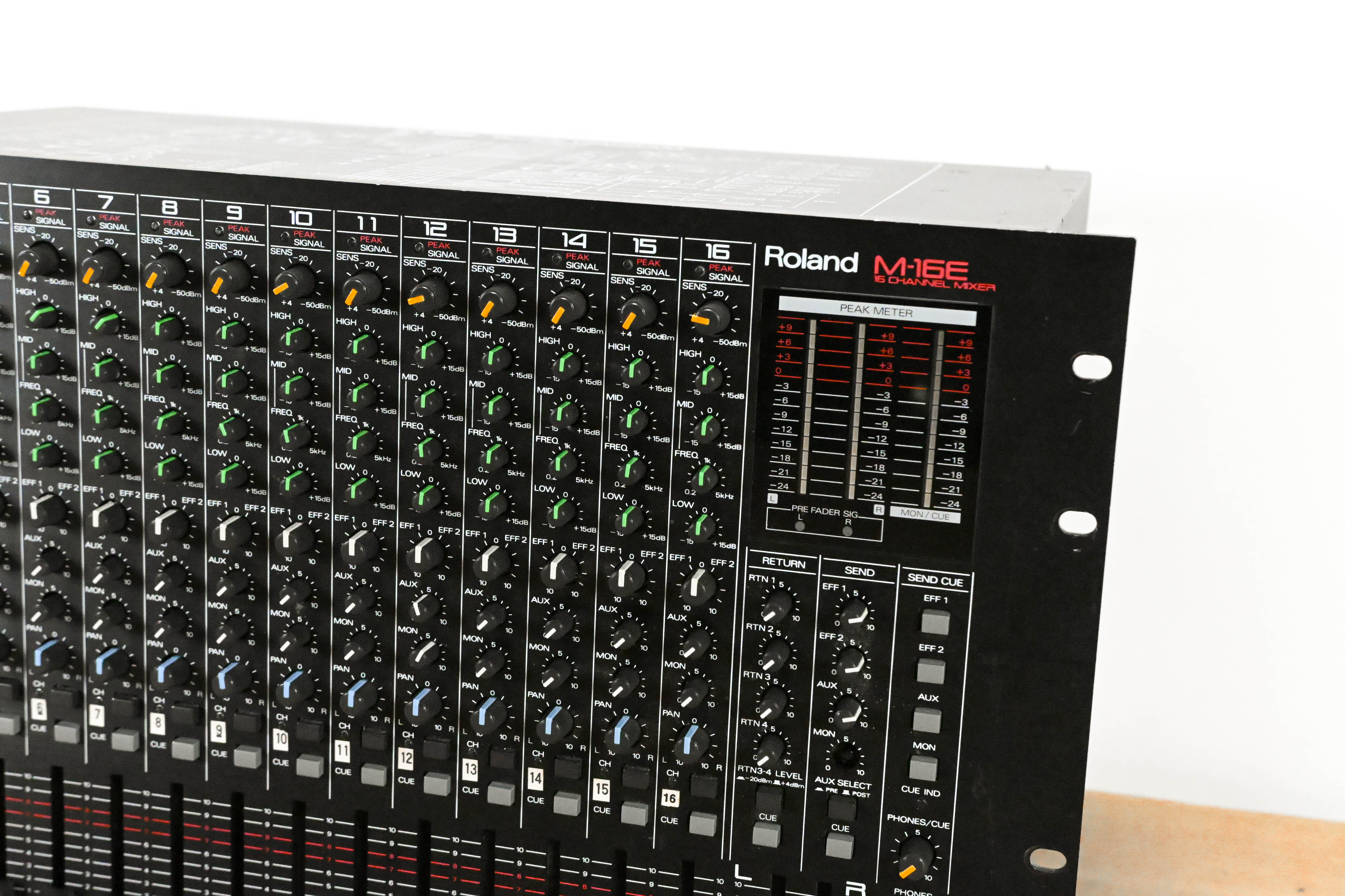 Roland M-16E 16-Channel Line Mixer