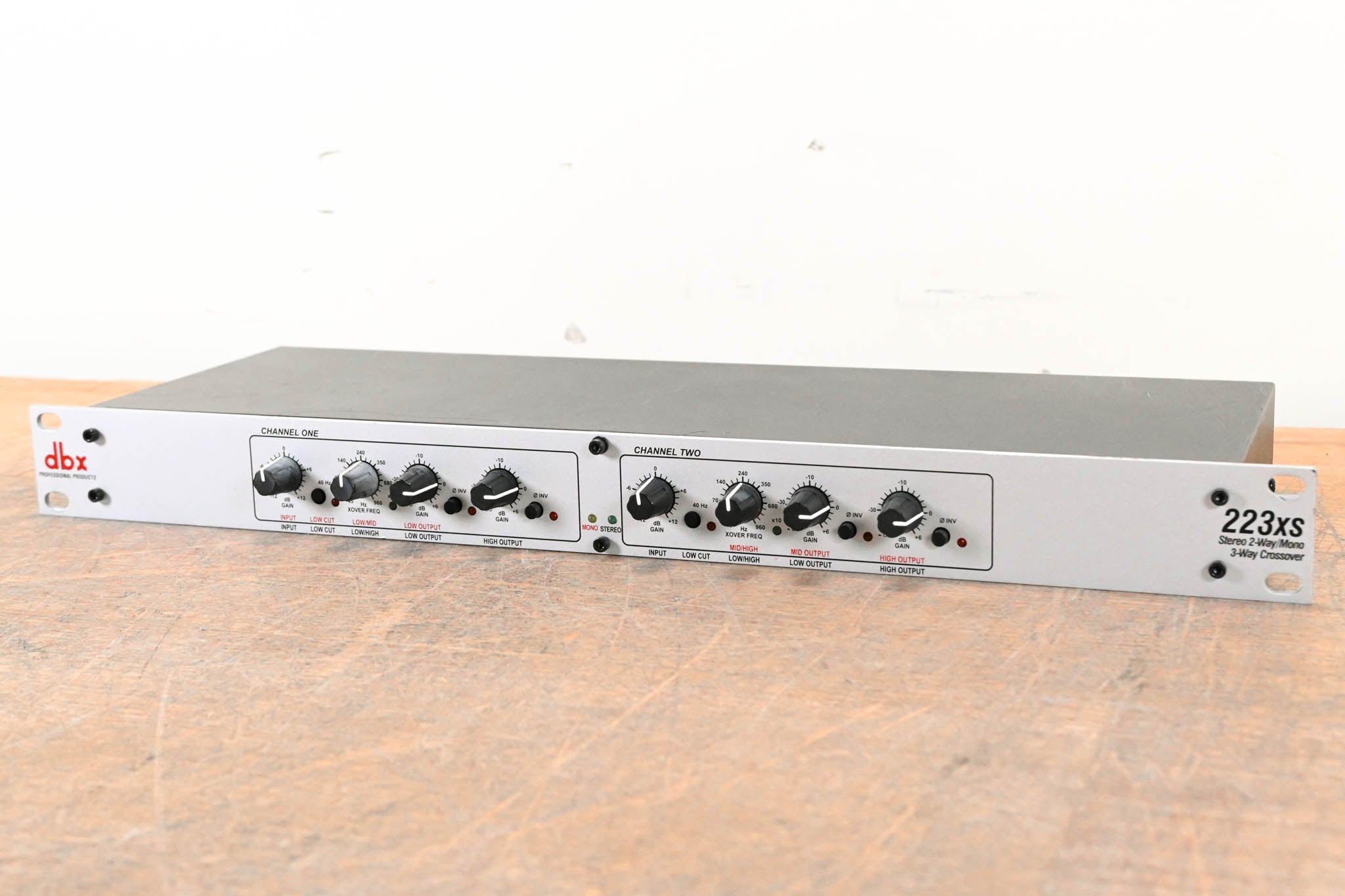 dbx 223xs Stereo 2-Way / Mono 3-Way Crossover