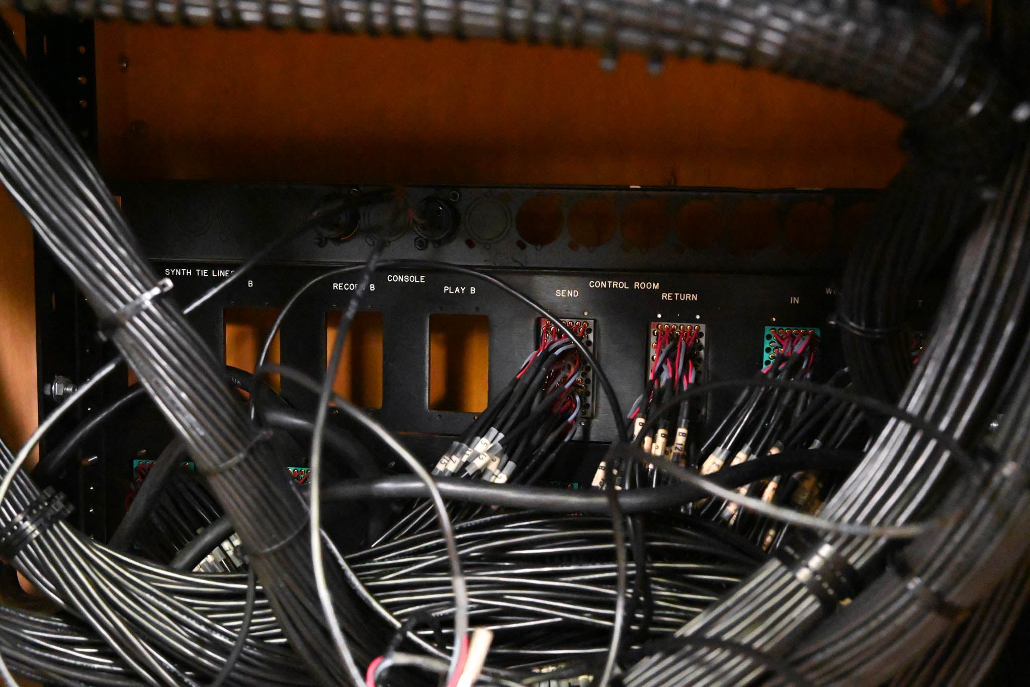 ADC 5x 96-Point TT Patchbay Rack w/ Elco I/O – 16U Rolling Case