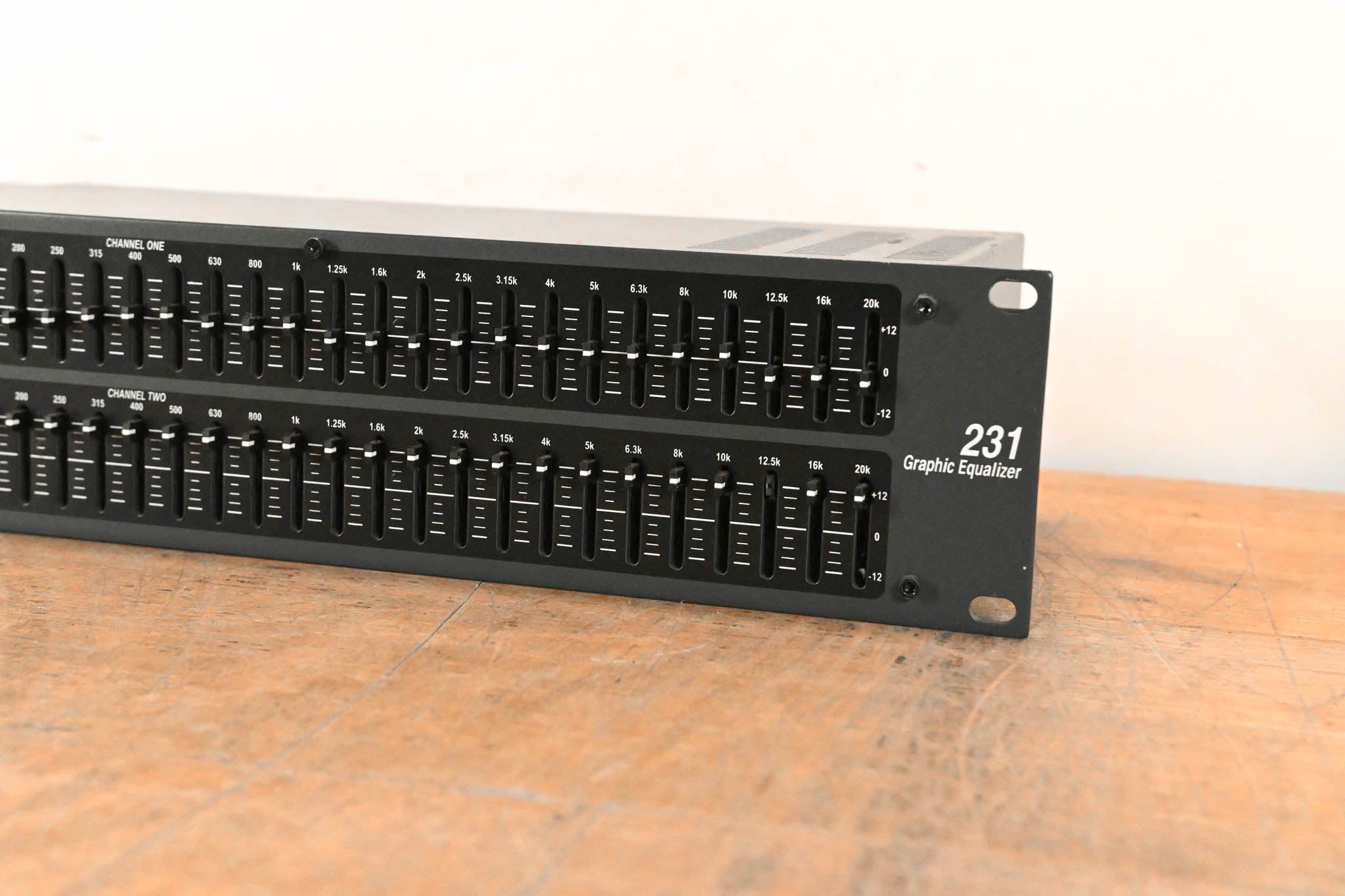 dbx 231 Dual-Channel 31-Band Graphic Equalizer