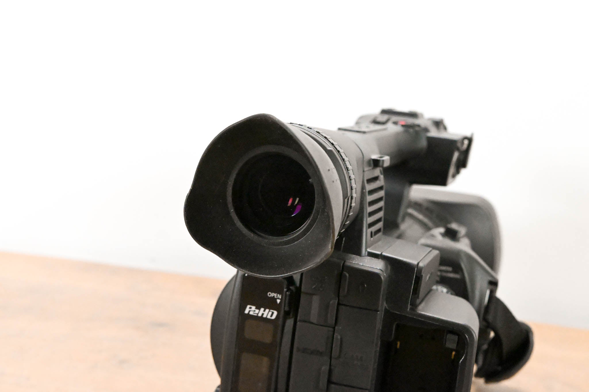 Panasonic AG-HPX250P P2 HD Handheld Camcorder