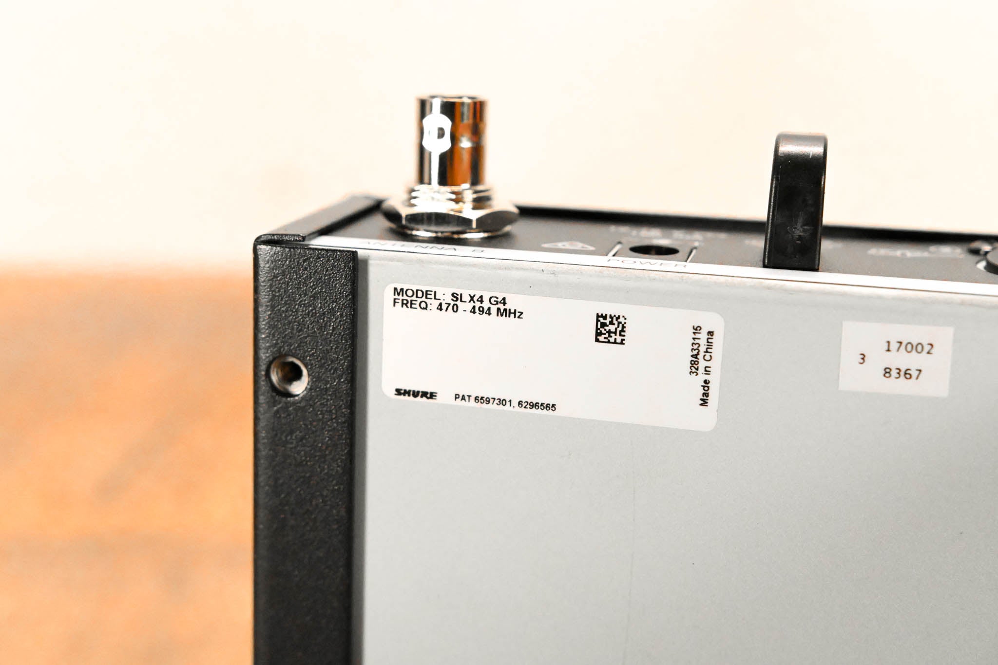 Shure SLX4 Wireless Receiver - G4 Band: 470-494 MHz