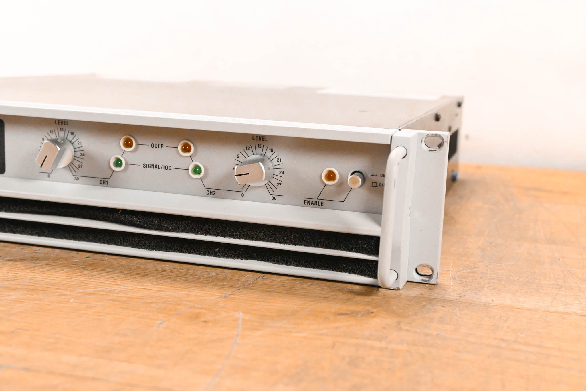 Crown Macro-Tech 2400 2-Channel Power Amplifier