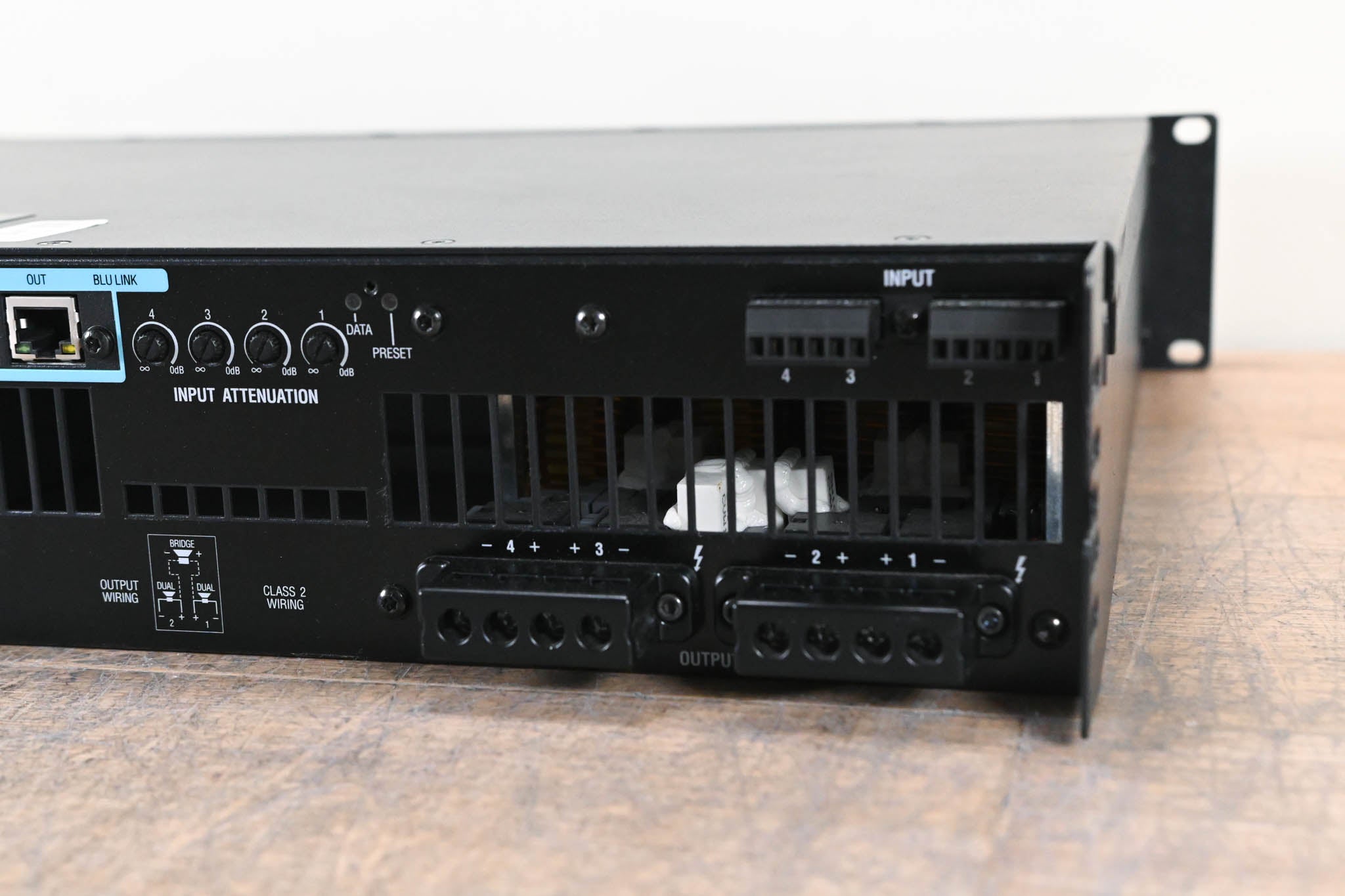 Crown DCi 4|300N DriveCore Install 4-Channel Power Amplifier