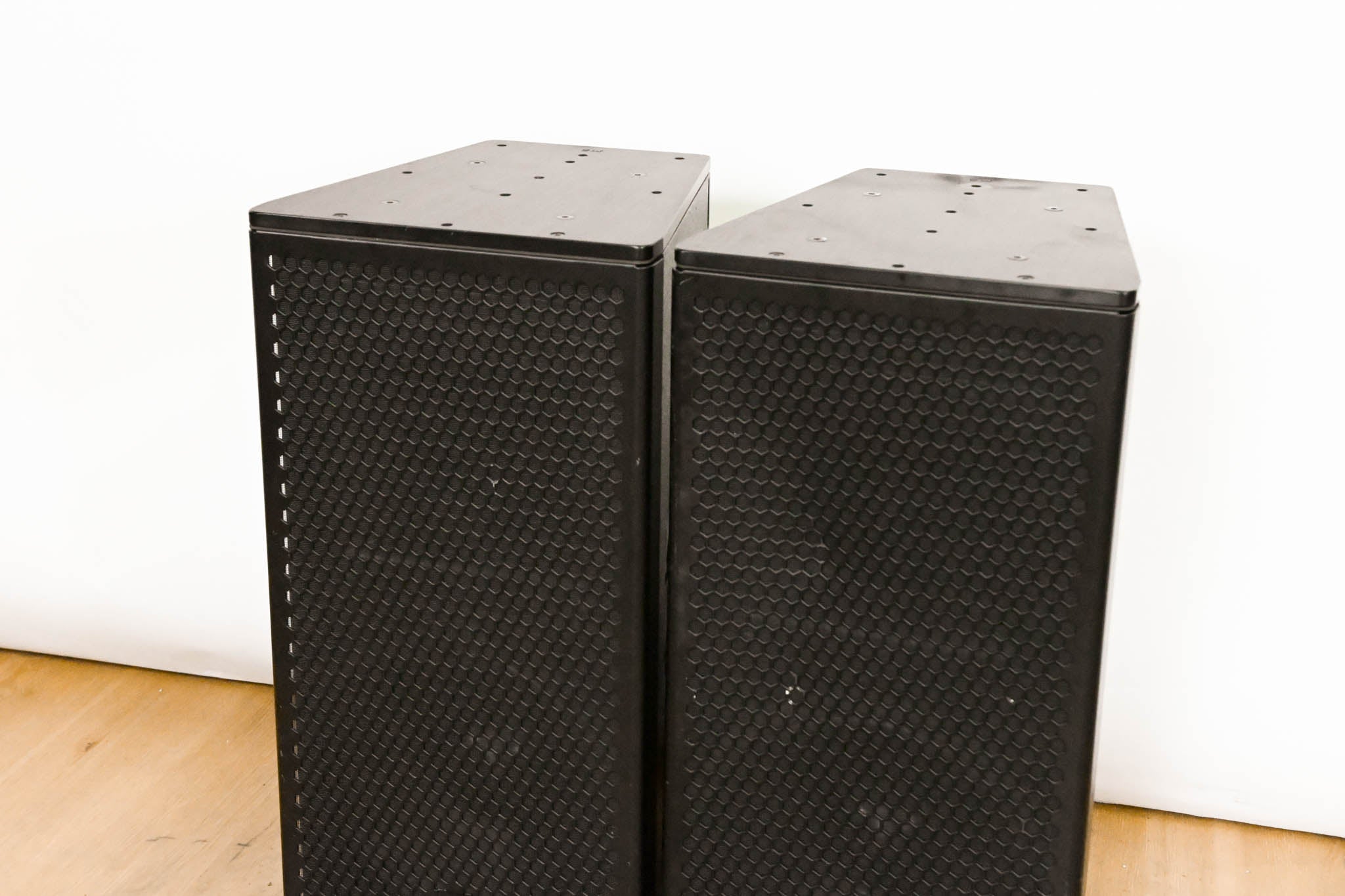 Meyer Sound UPJ-1P Compact VariO Loudspeaker (PAIR)