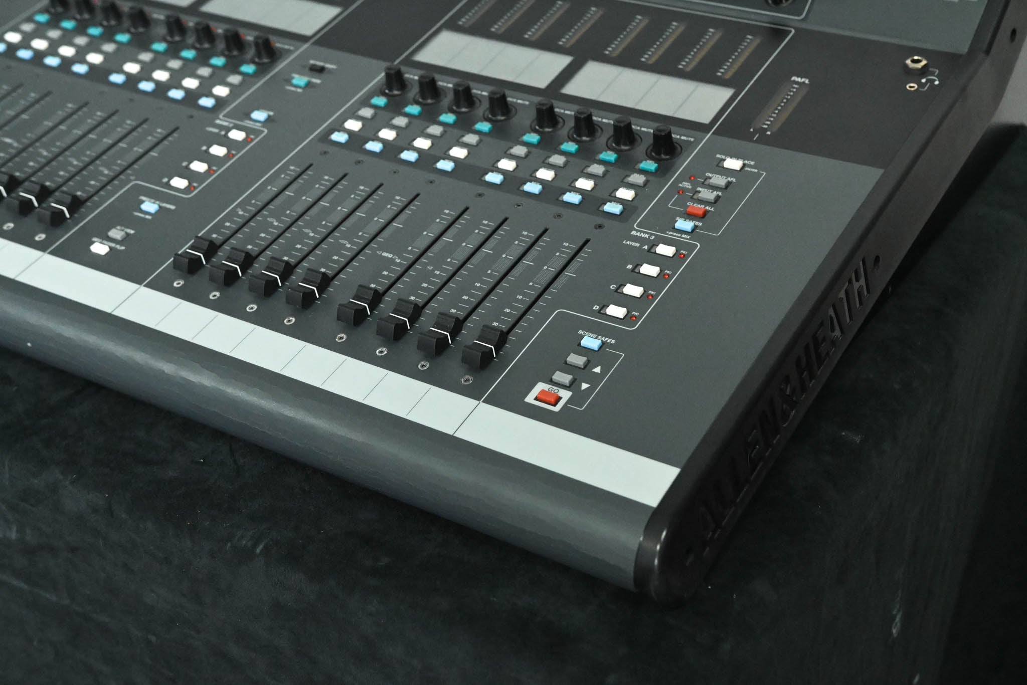 Allen & Heath iLive-T112 Digital Mixing Surface