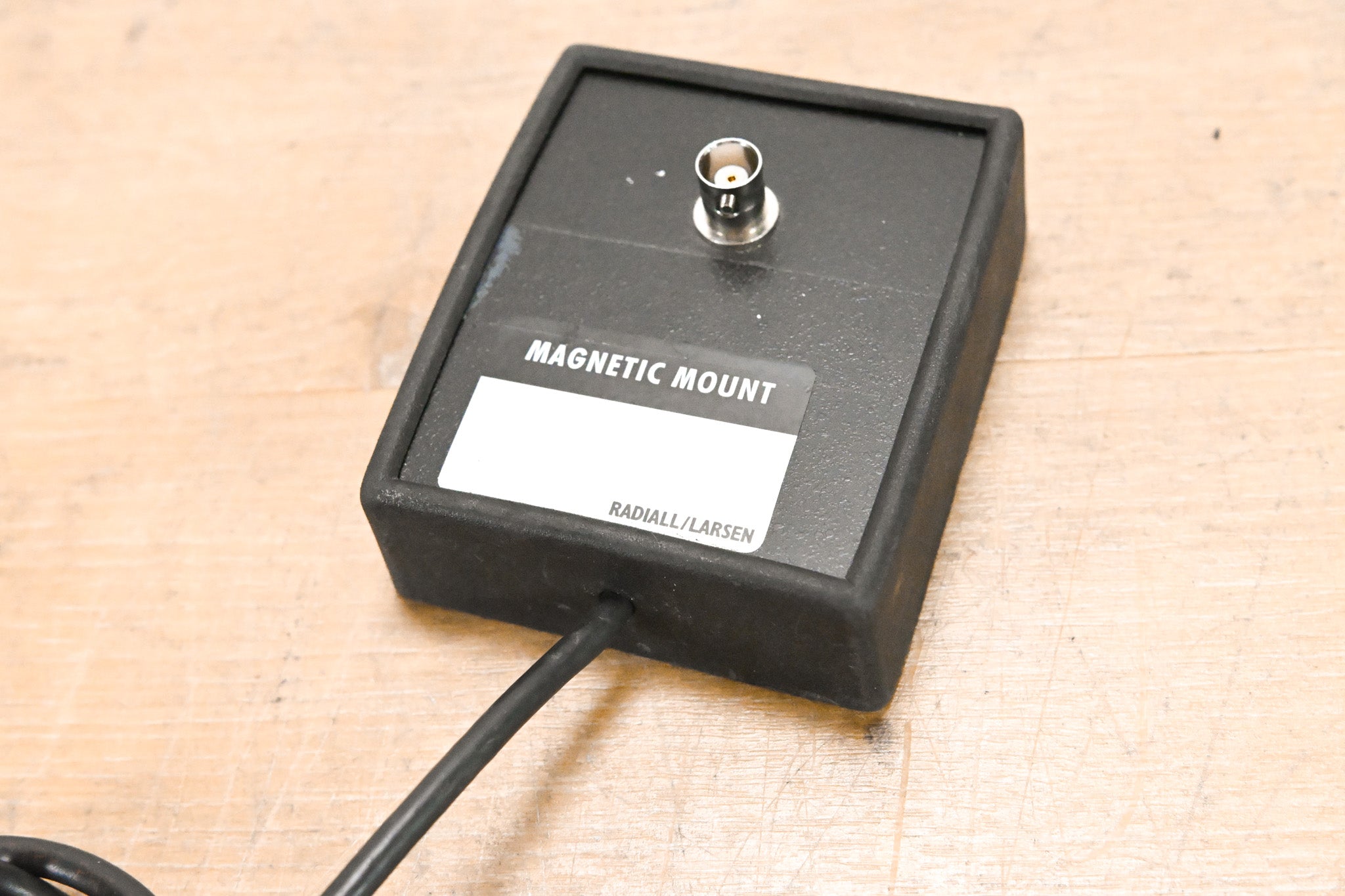Radiall / Larsen BNC-BNC Magnet Mount