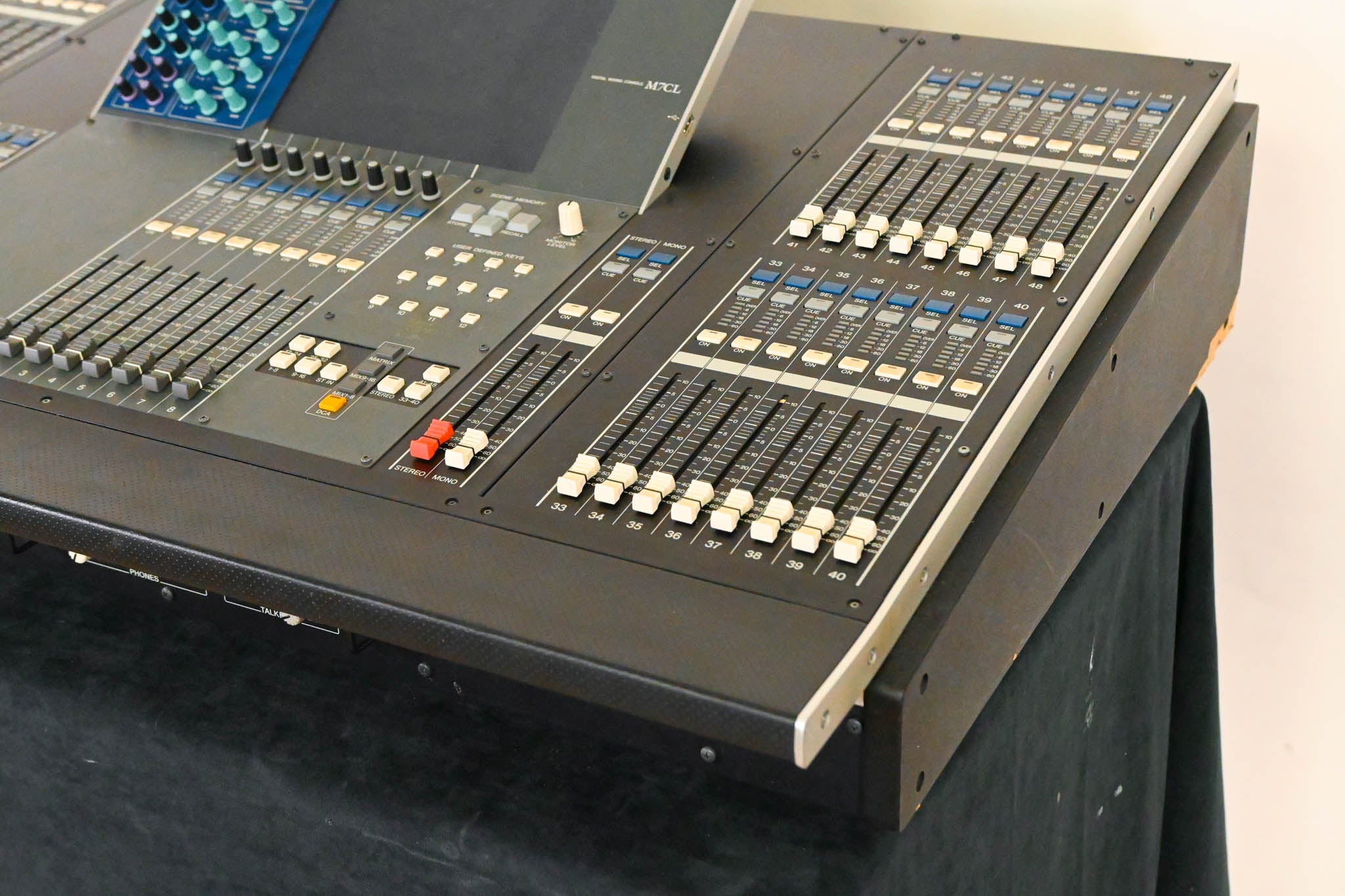 Yamaha M7CL-48 48-Channel Digital Audio Mixing Console