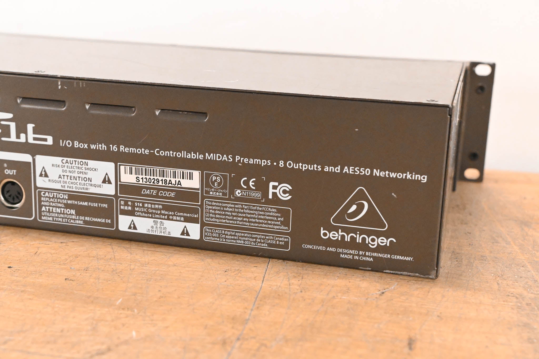 Behringer S16 16 x 8 Digital Stage Box