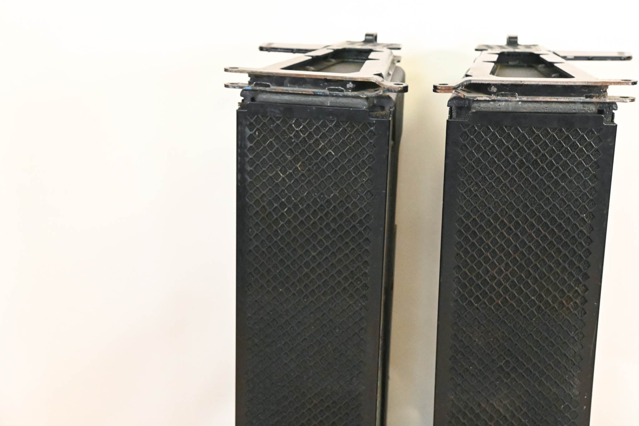 Soundbridge Xyon 7208XY Compact Line-Array Speaker (PAIR)