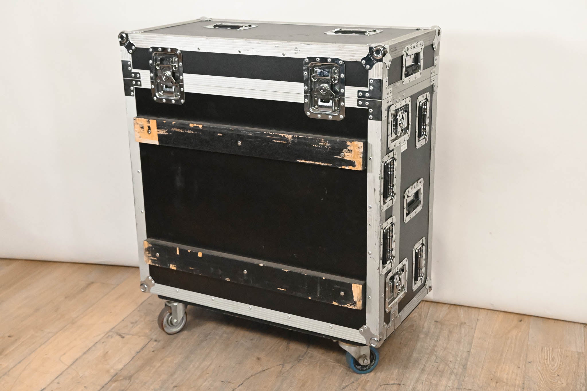 Roland M-5000C Live Mixing Console with Road Case