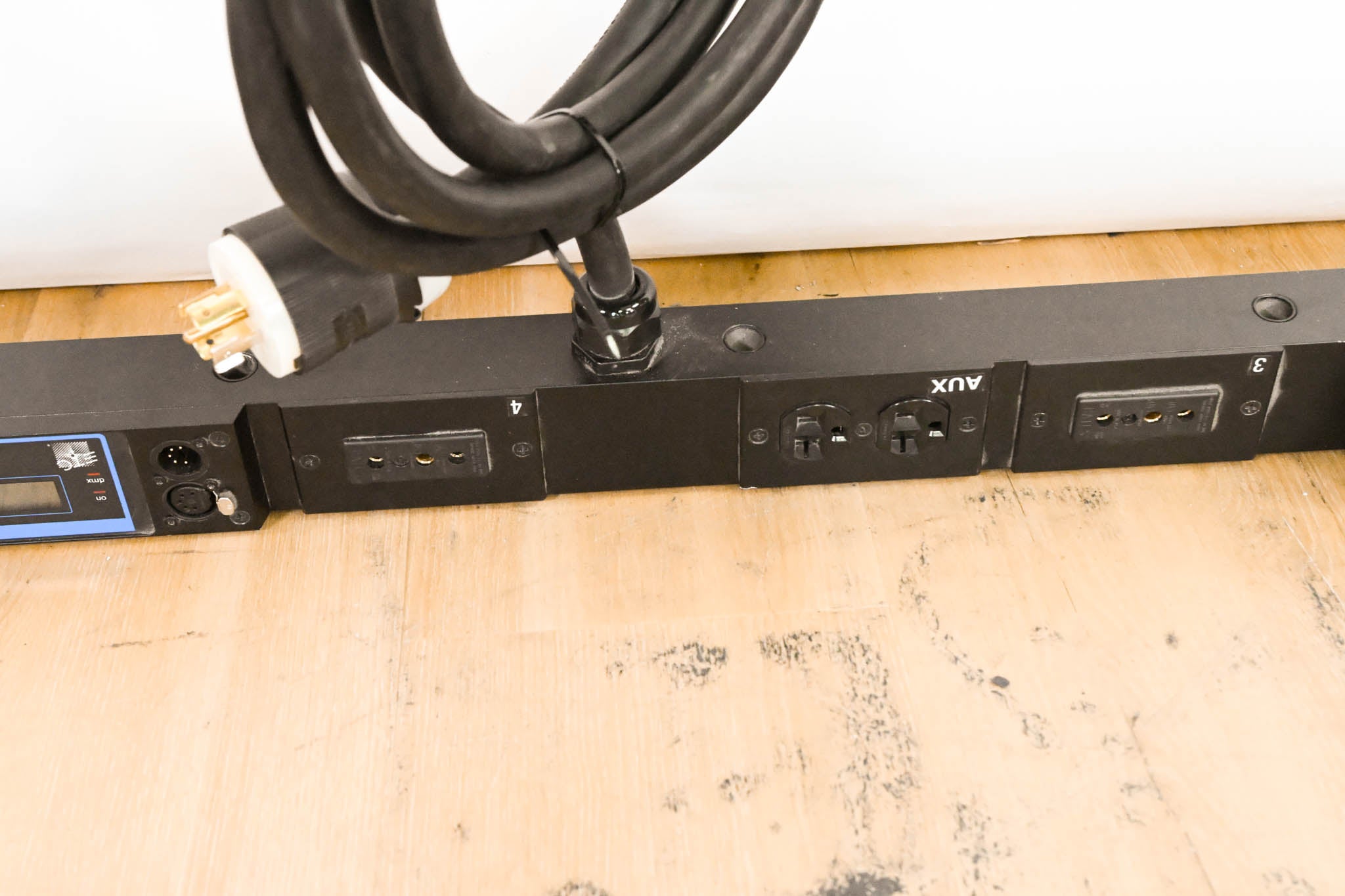 ETC SB6-10M 6 x 10A (1200W) SmartBar with Stage Pin Connectors