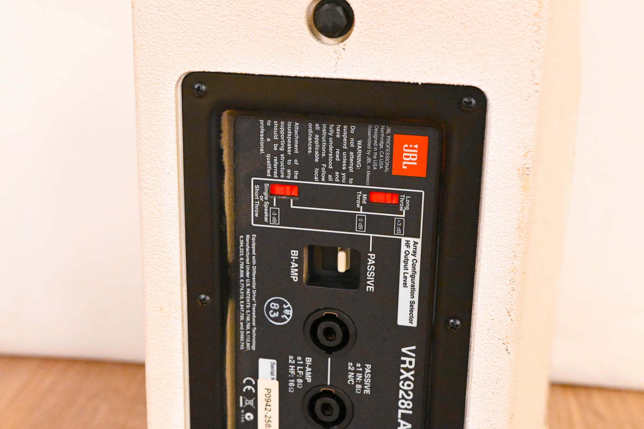 JBL VRX928LA-WH 8" Two-Way Line Array Loudspeaker System