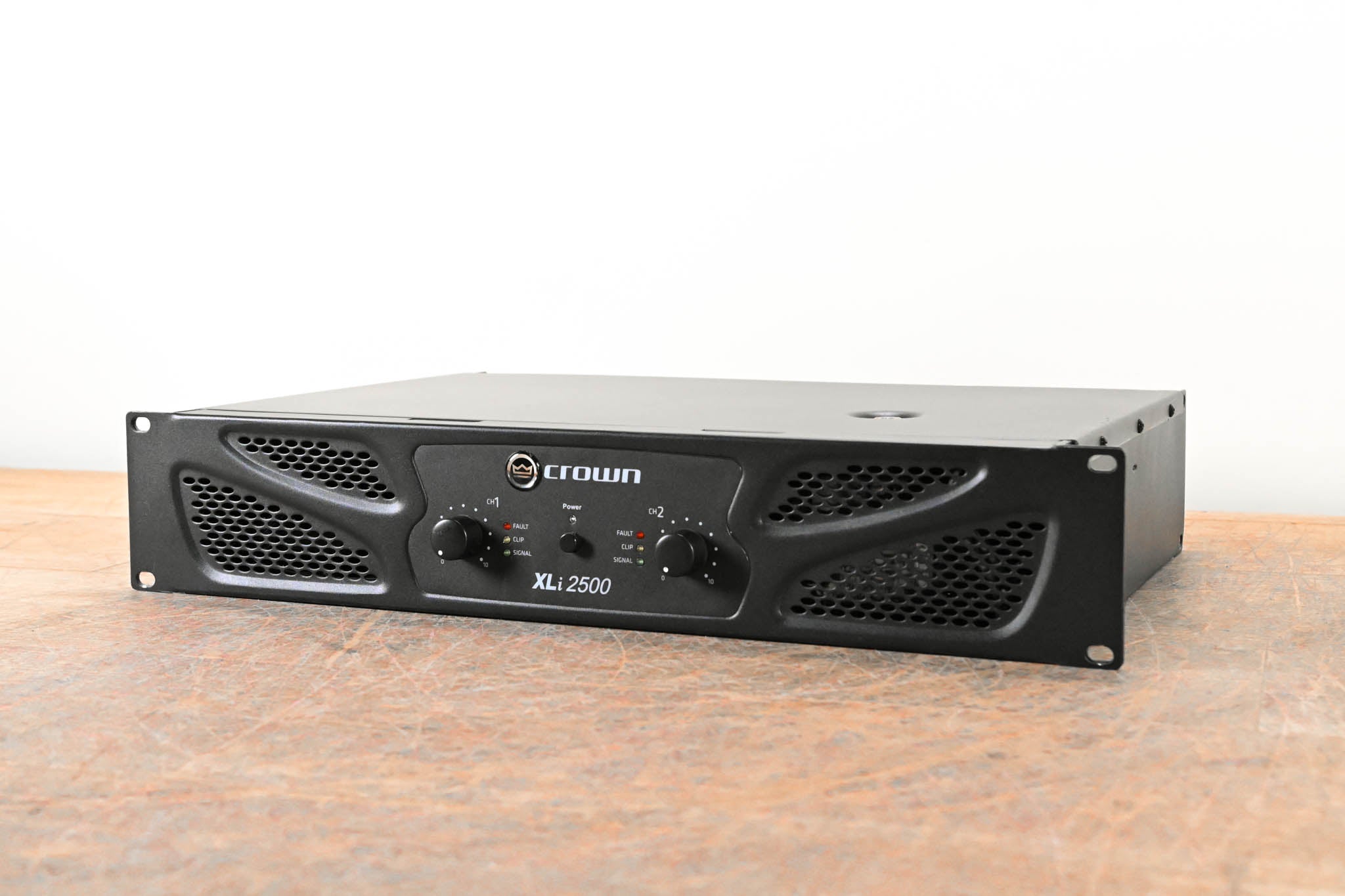 Crown XLi 2500 Two-channel, 750W @ 4 Ohms Power Amplifier