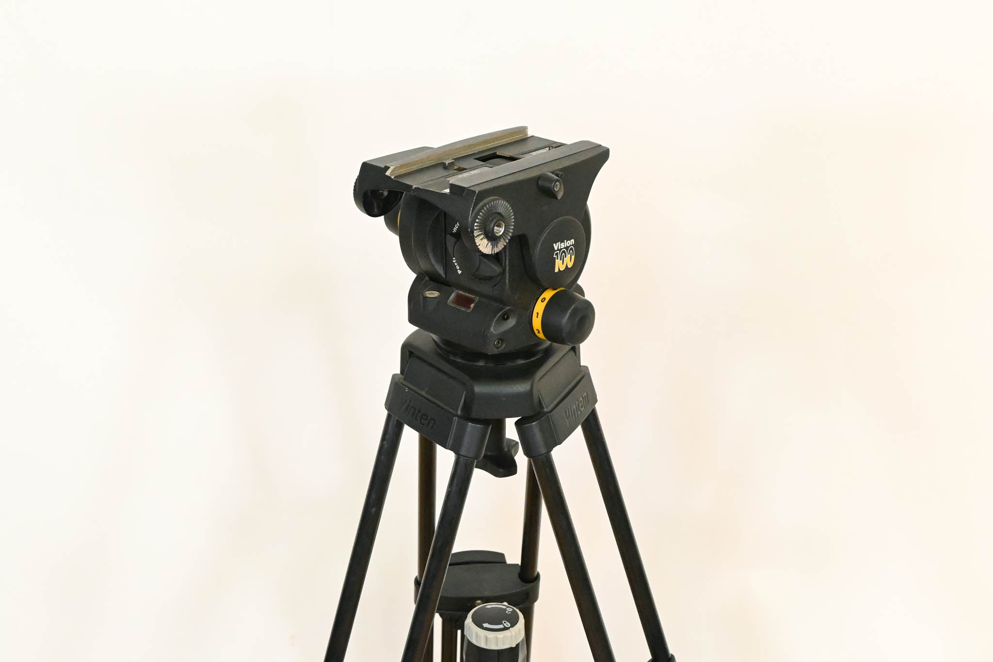 Vinten Vision 100 Fluid Head with Aluminum Tripod