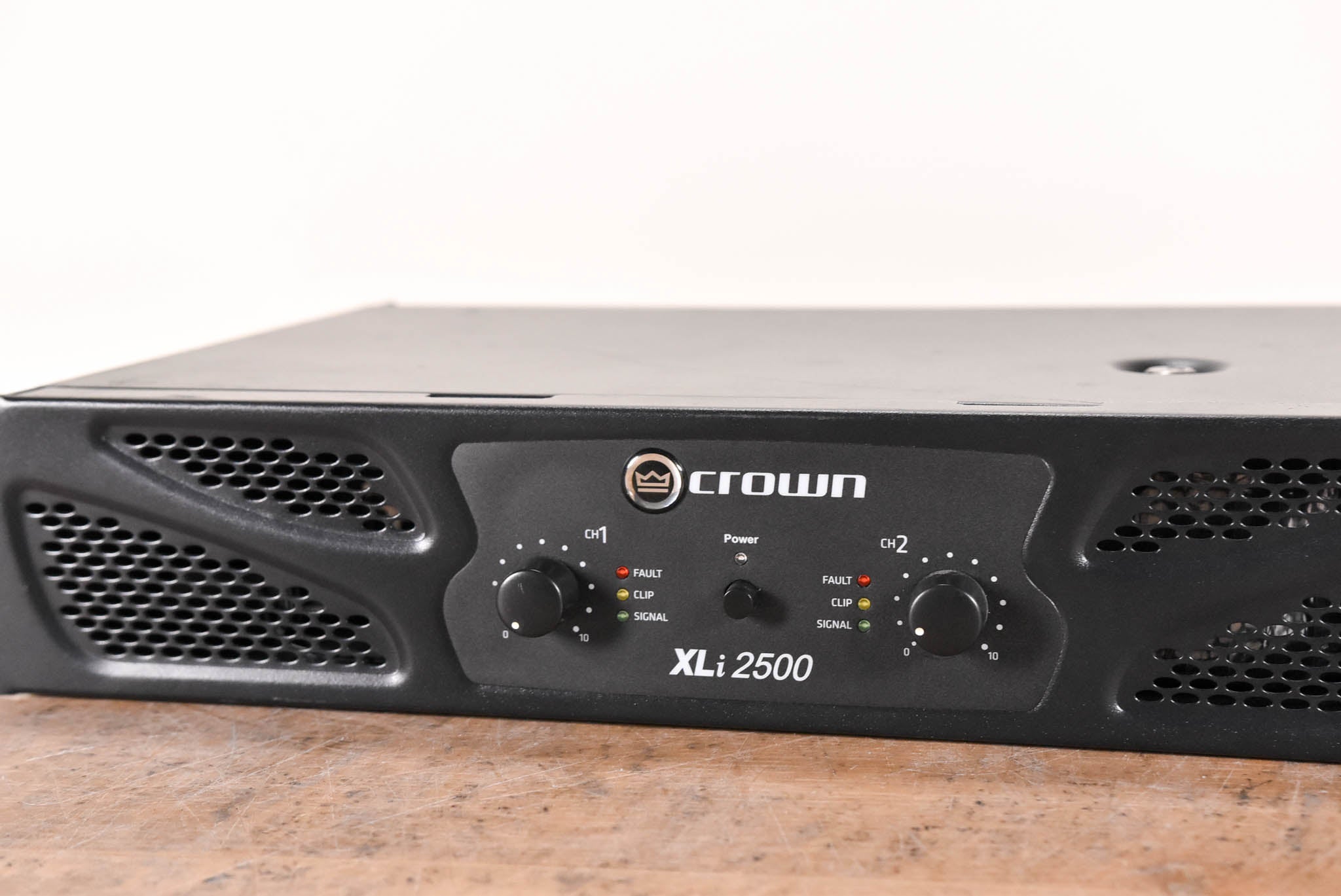 Crown XLi 2500 Two-Channel Power Amplifier