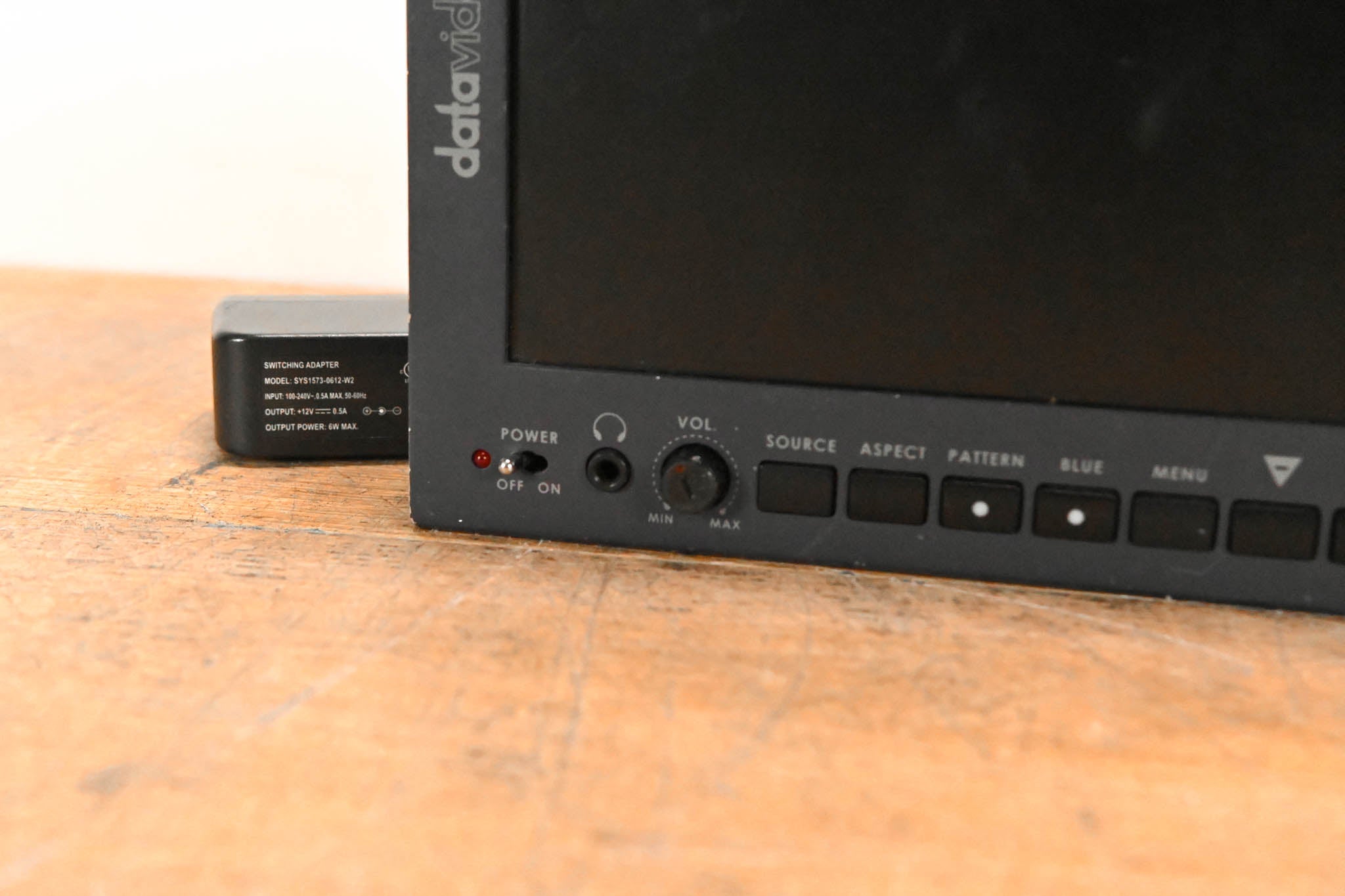 Datavideo TLM-700HD 7" HD/SD TFT LCD Monitor w/ V-Mount Battery Adapter