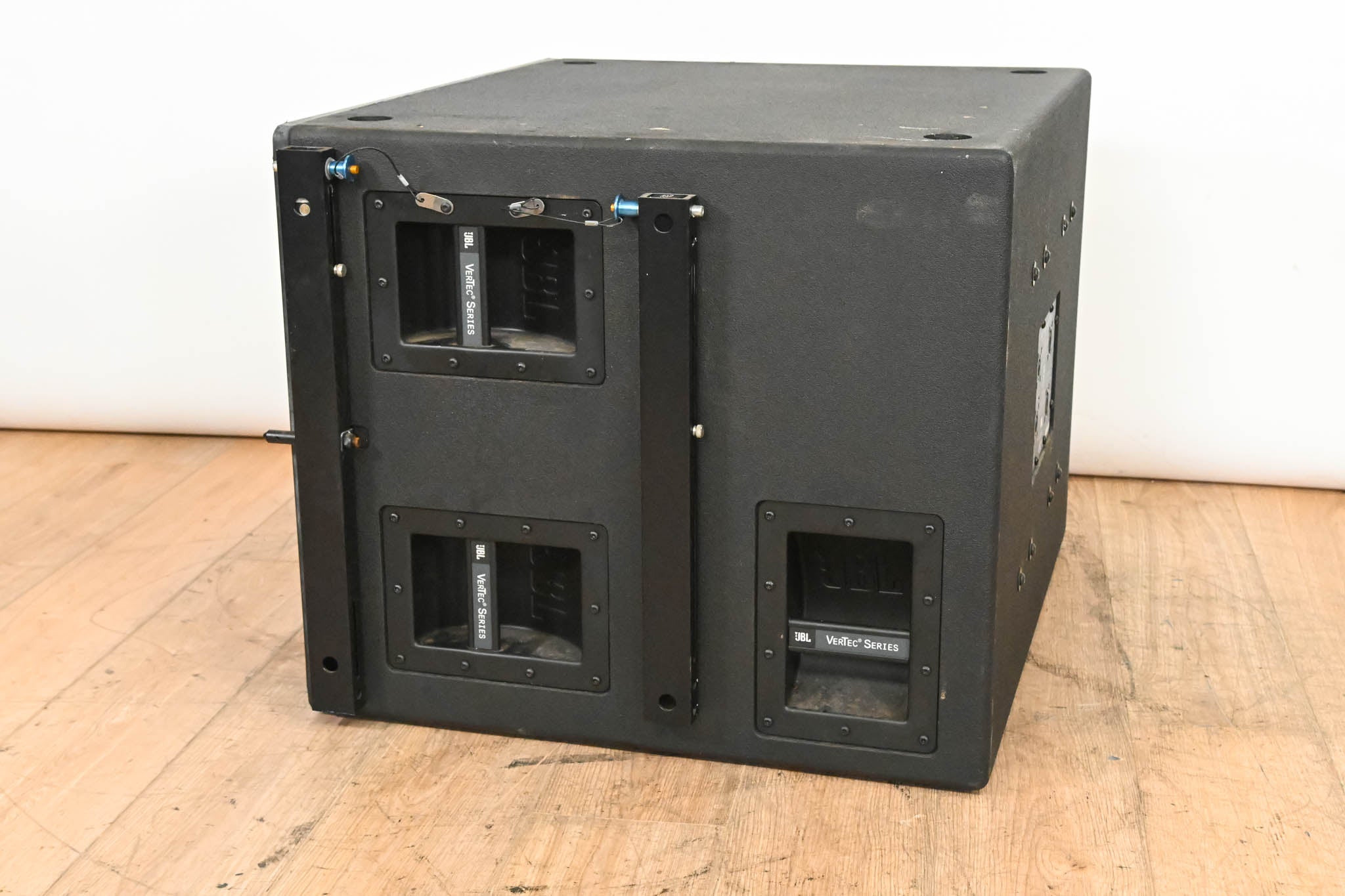 JBL VT4881A Compact Arrayable 18" Subwoofer
