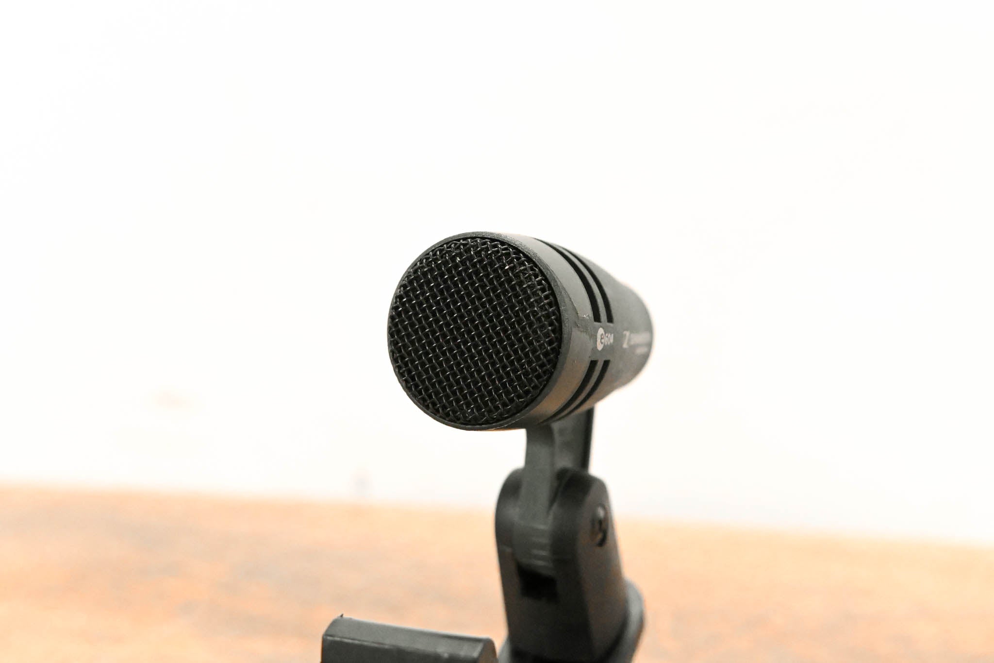 Sennheiser e 604 Dynamic Cardioid Instrument Microphone