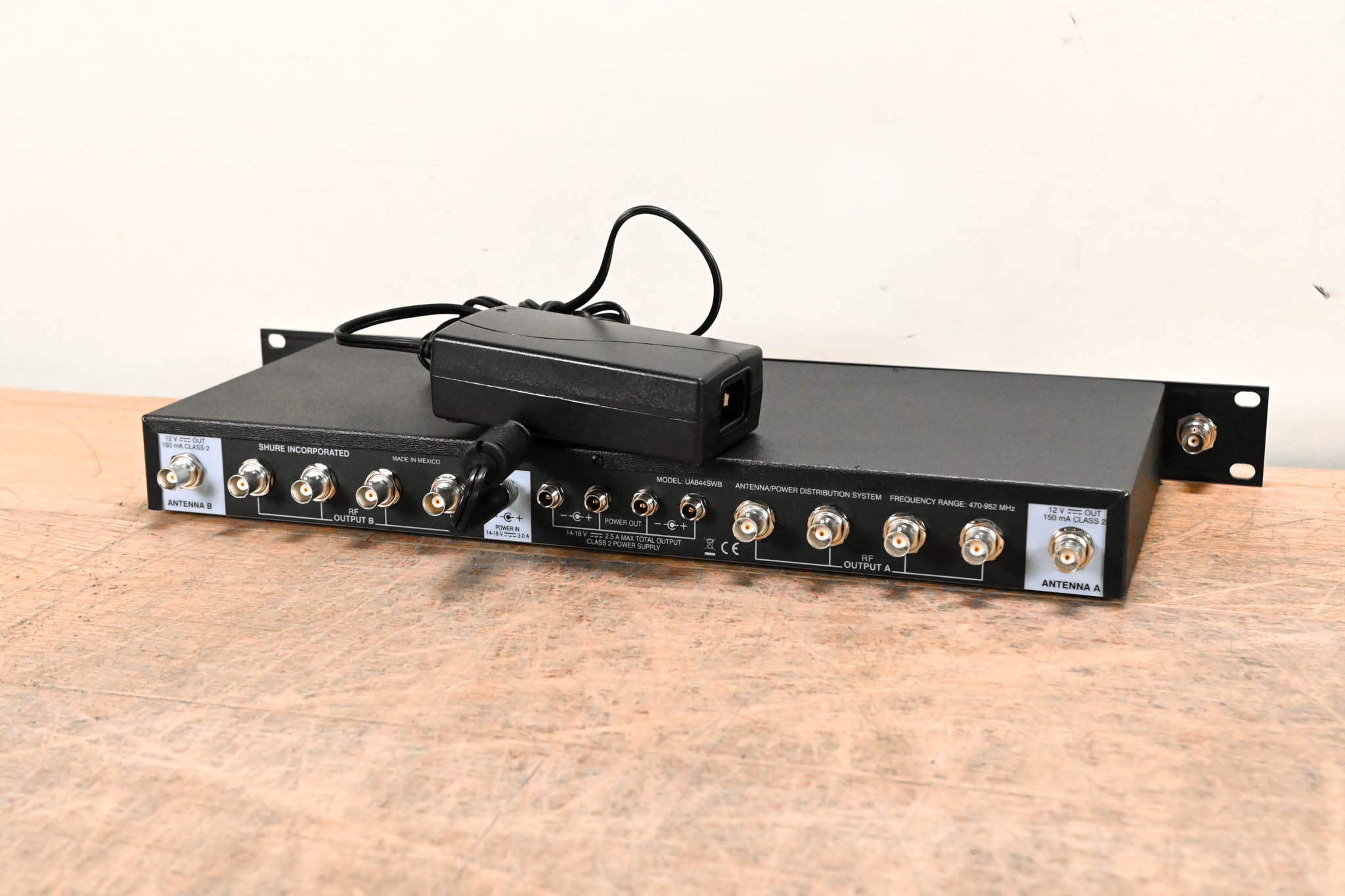 Shure UA844SWB Antenna Distribution System - 470-952 MHz
