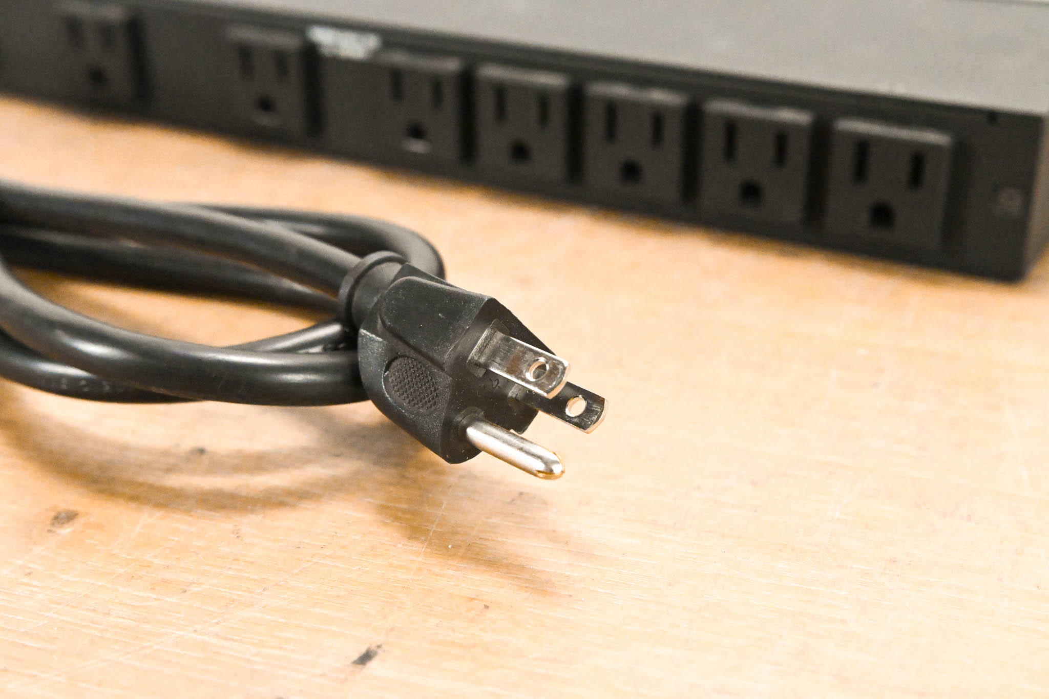 Furman M-8x2 8-Outlet Power Conditioner