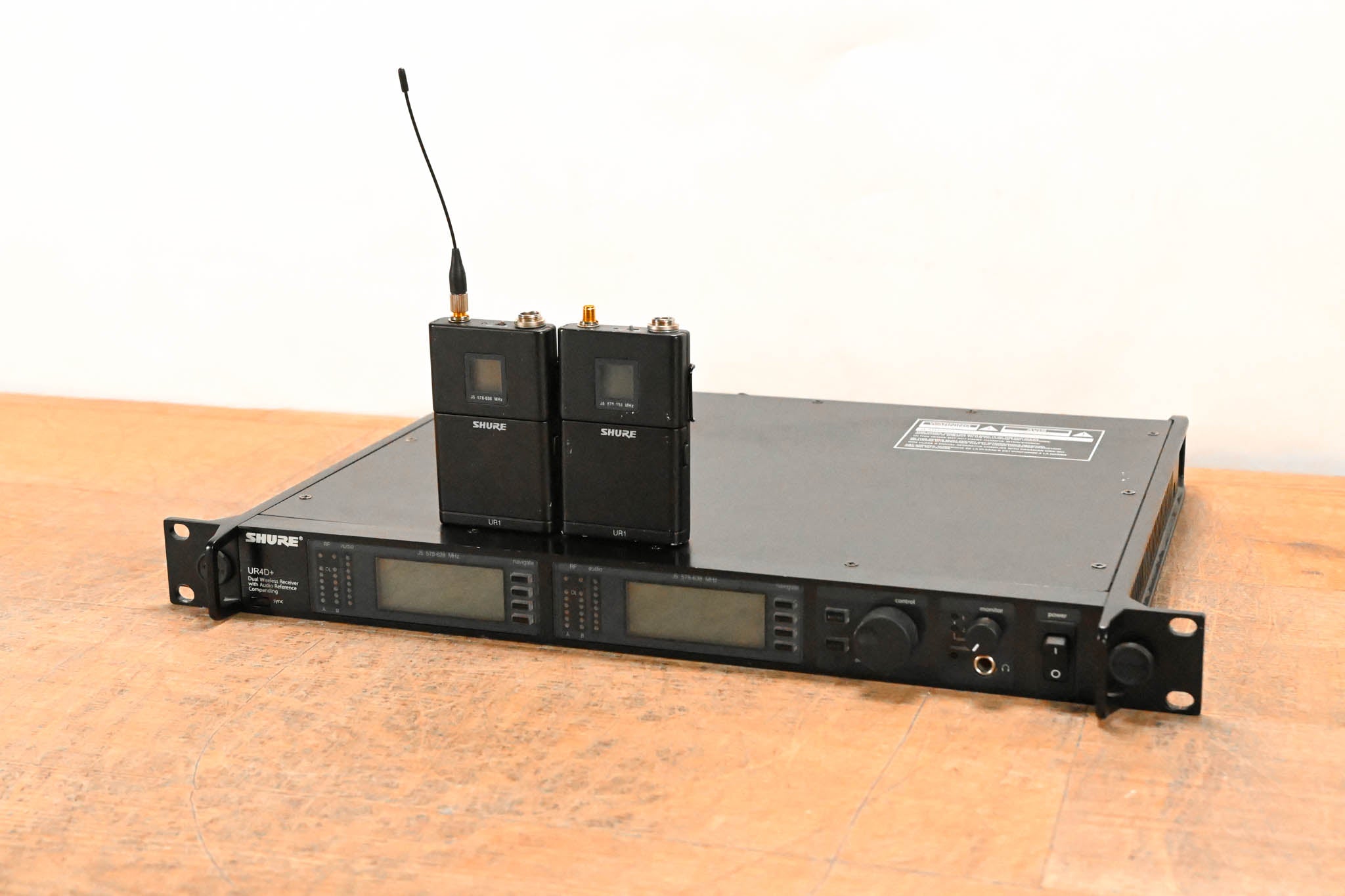 Shure UR4D+ Dual Wireless Receiver w/ two Bodypacks J5 Band: 578-638 MHz