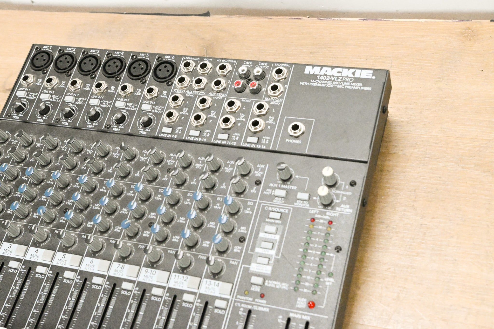 Mackie 1402-VLZ PRO 14-Channel Analog Mixing Console
