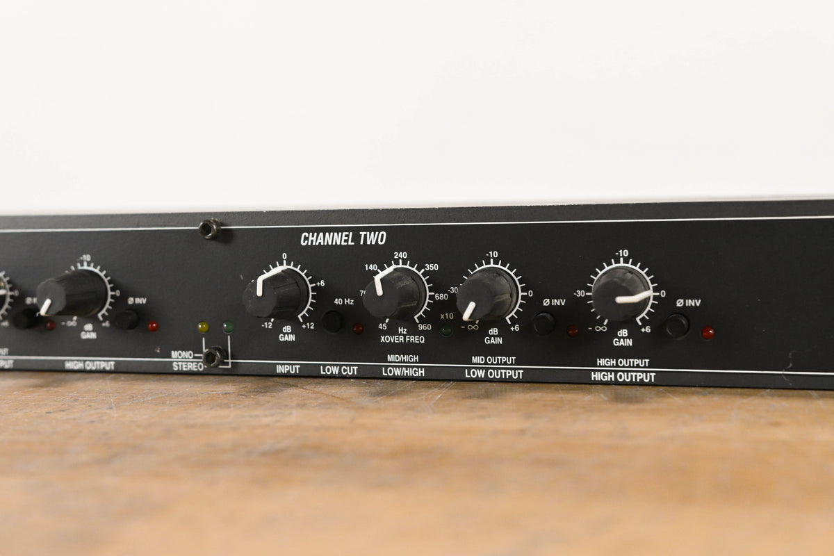 dbx 223 Stereo 2-Way / Mono 3-Way Crossover