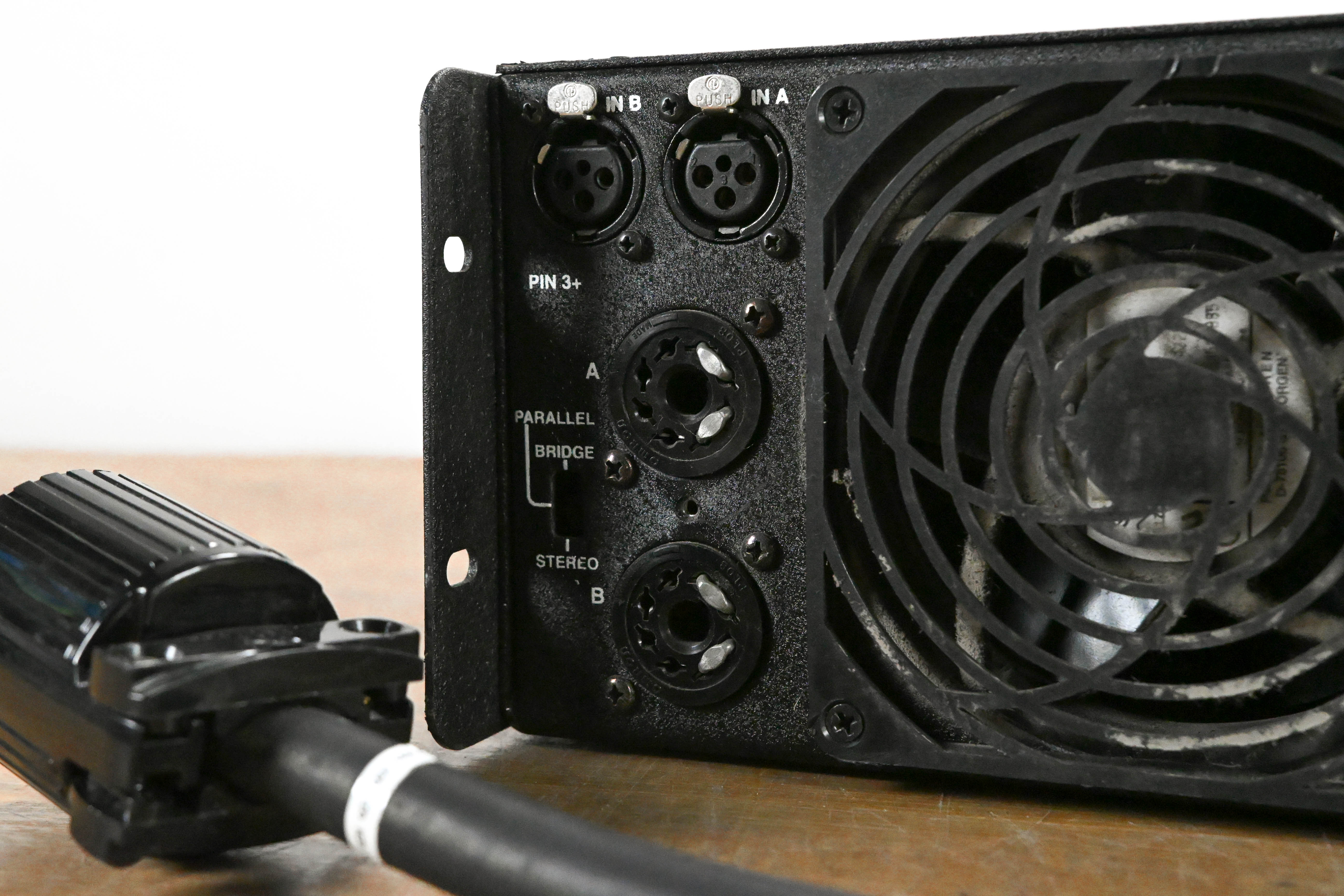 Crest Audio 8001 2-Channel Power Amplifier