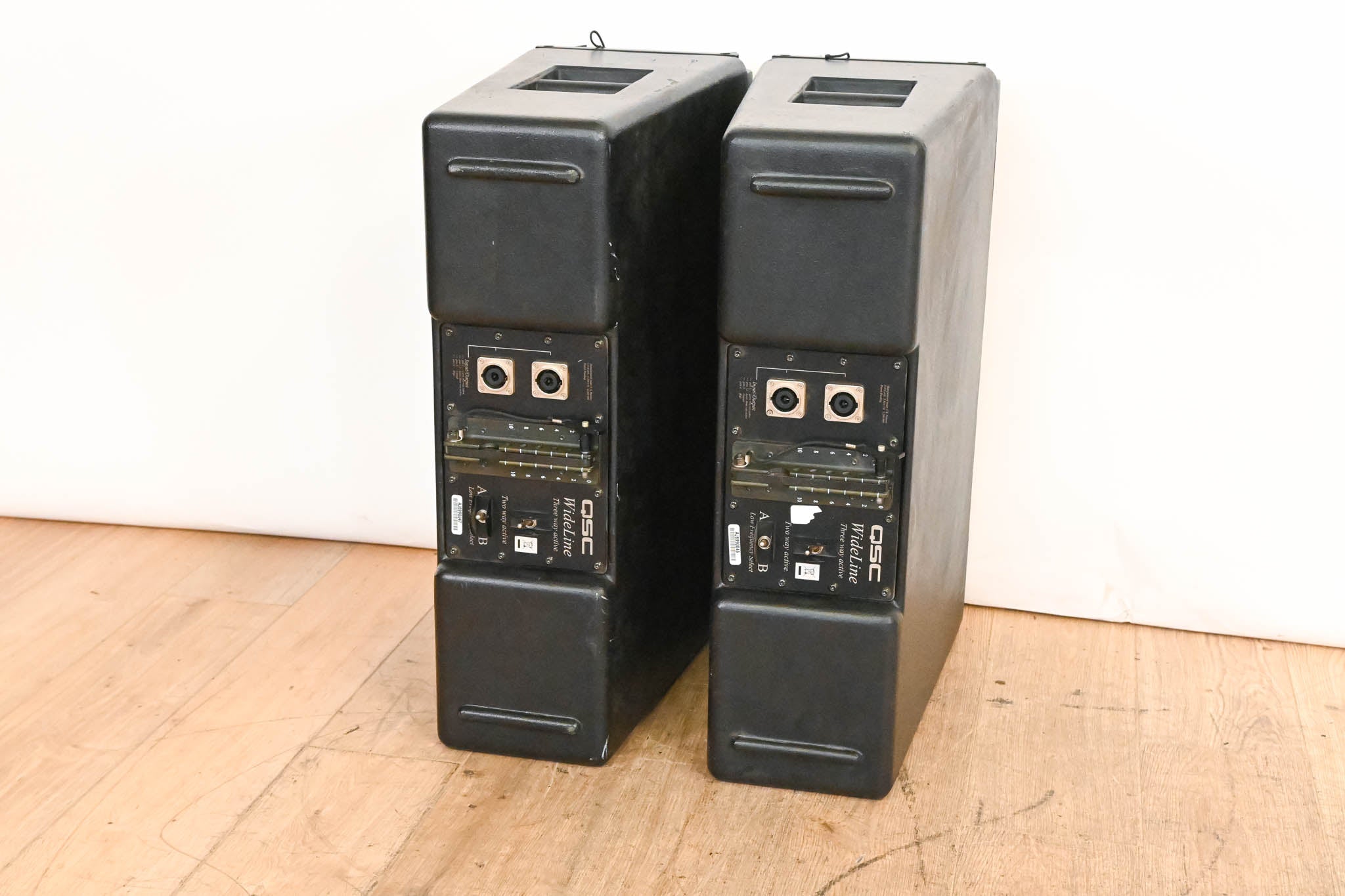 QSC WideLine-10 Dual 10-Inch Wide Line Array Speaker (PAIR)