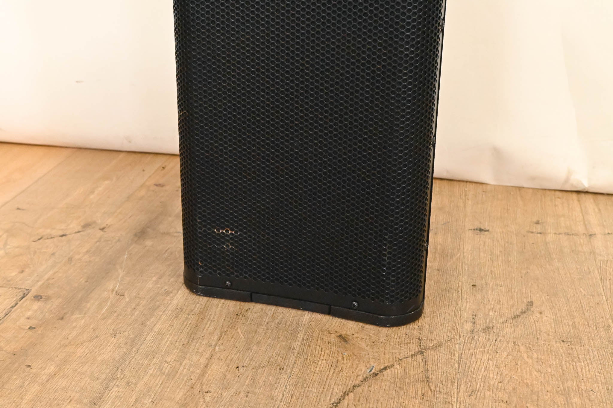QSC AP-5102 2-Way Acoustic Performance Loudspeaker - Black