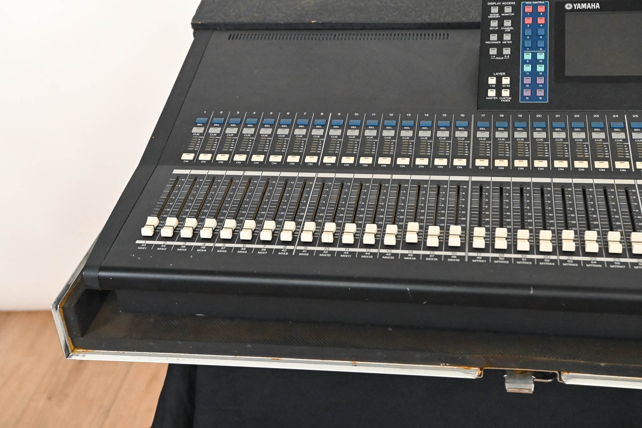 Yamaha LS9-32 32-Channel Digital Mixing Console with Road Case