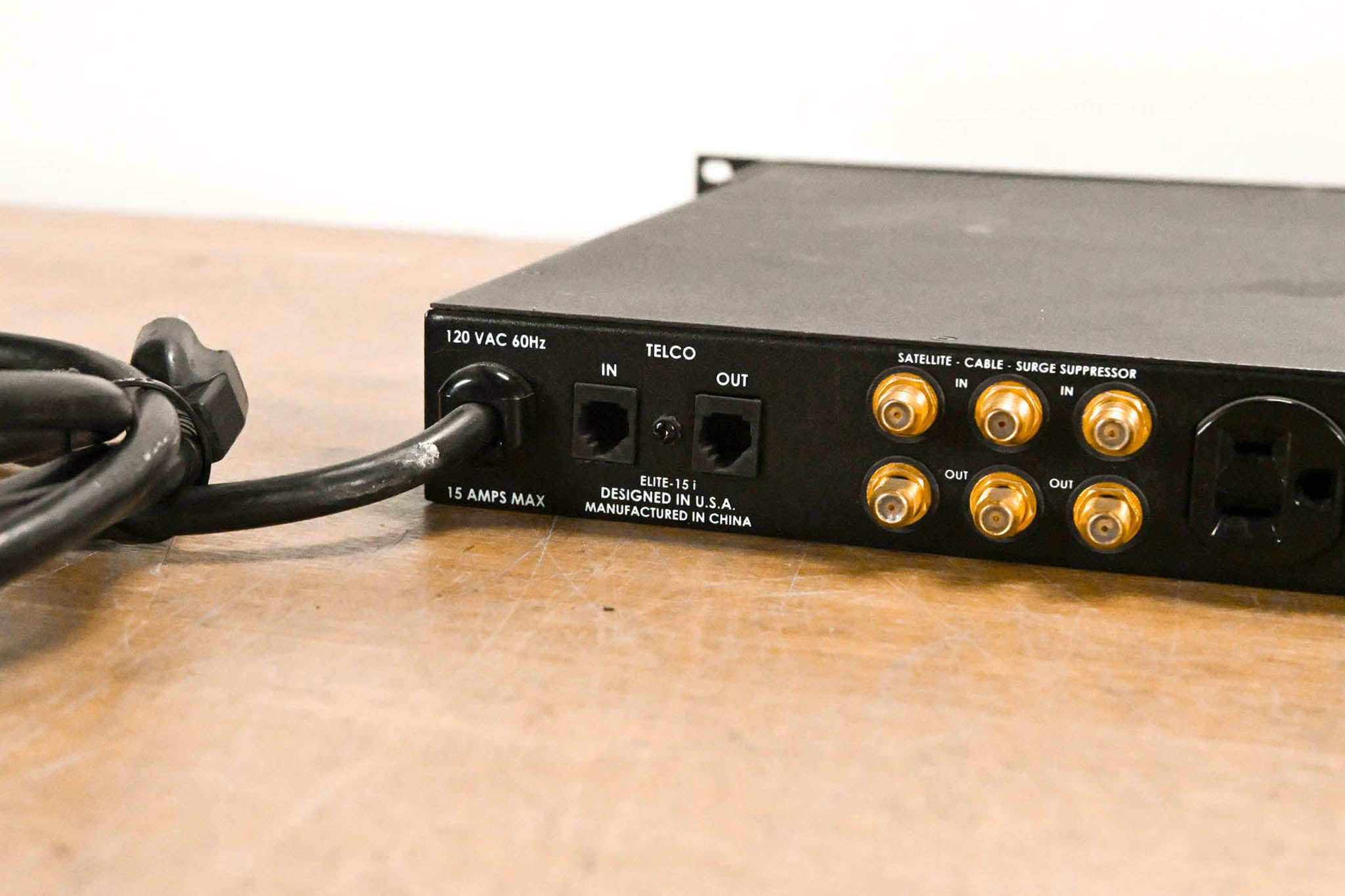 Furman Elite-15i Power Conditioner with Lights (7-Outlet, 15-Amp)
