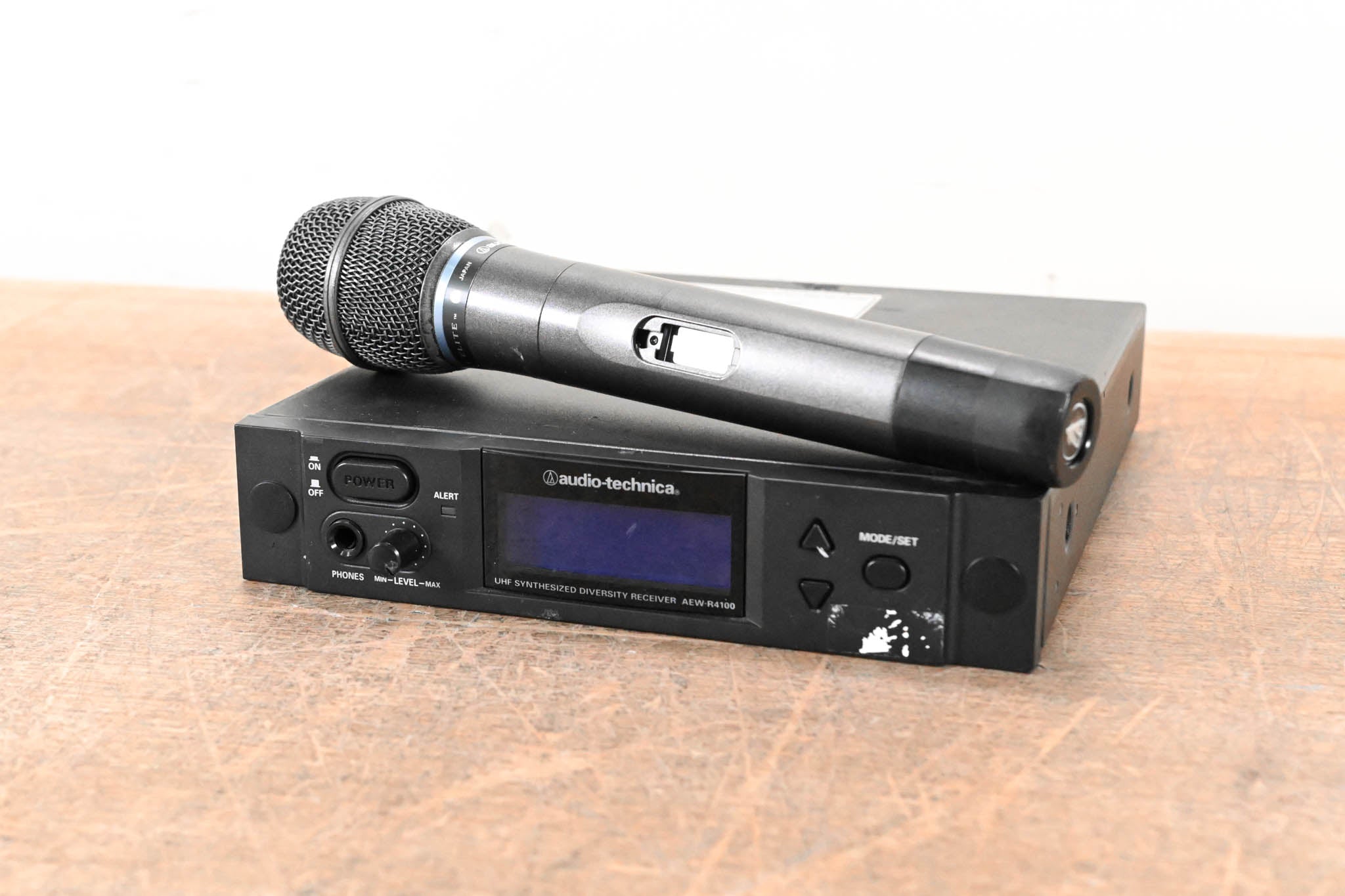 Audio-Technica AEW-4230D Handheld Wireless System - D Band: 655-680 MHz