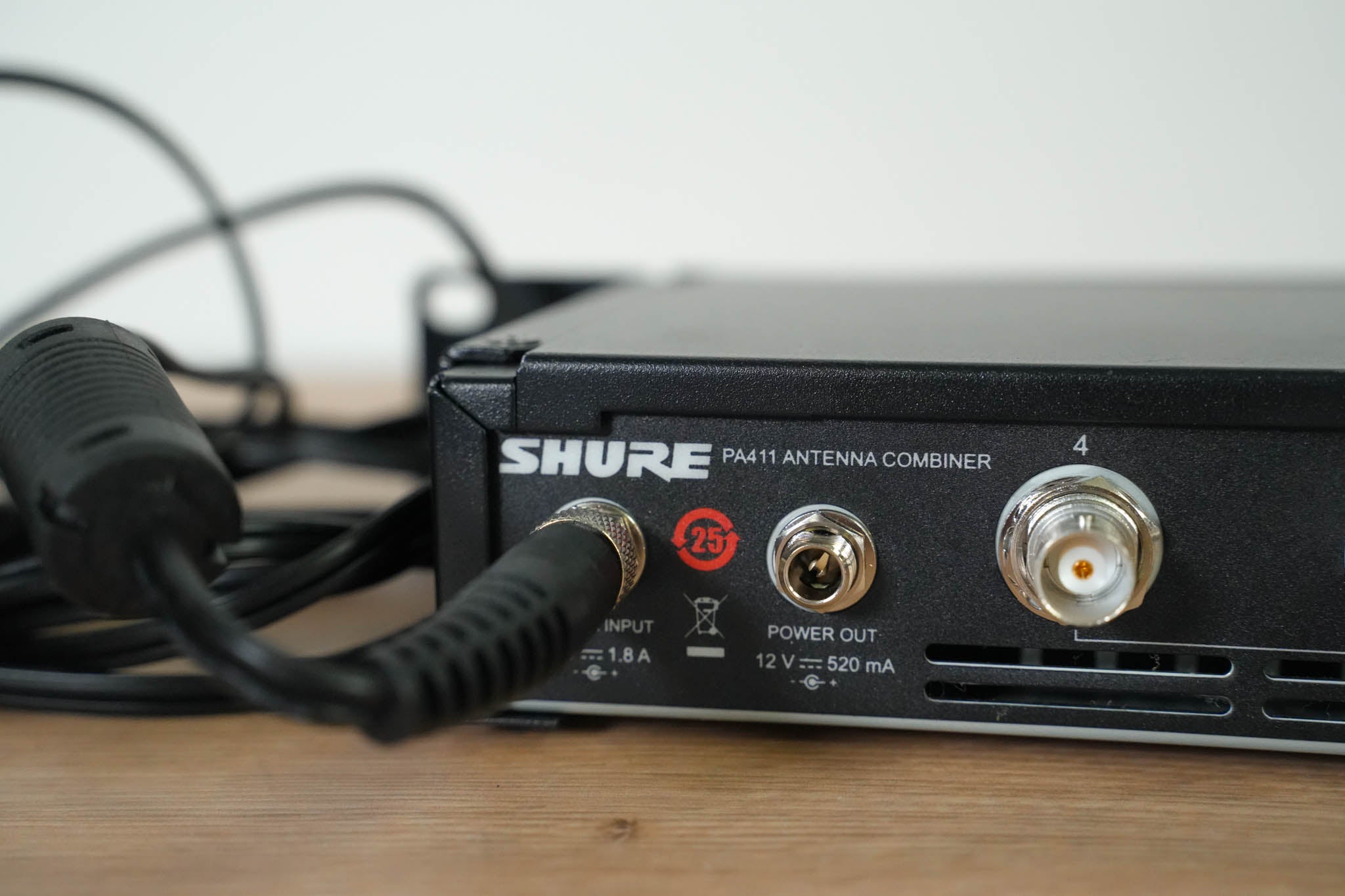 Shure PA411 Antenna Combiner for PSM 300 Series Wireless