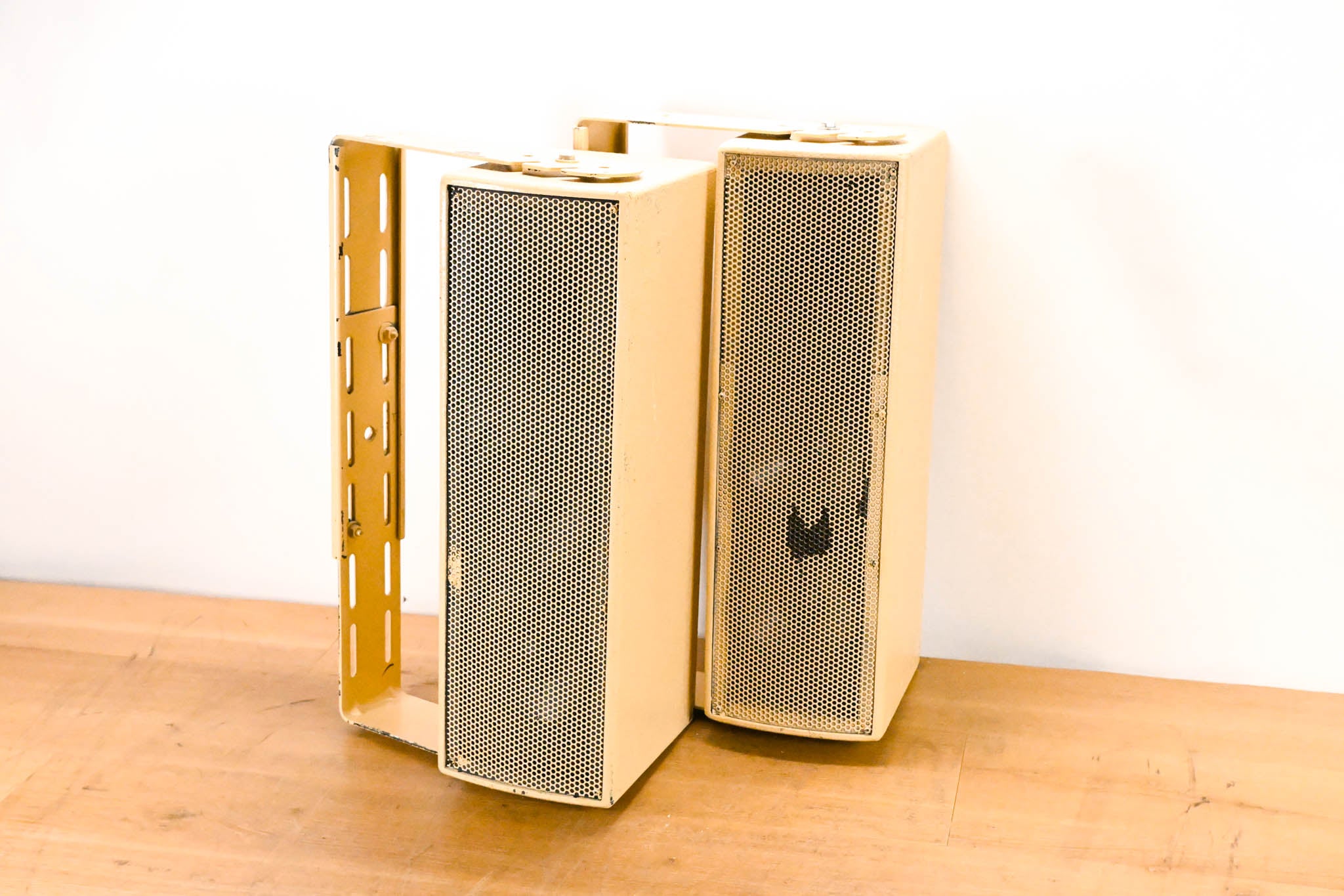 EAW UB52 Two-Way Full-Range Loudspeaker (PAIR)