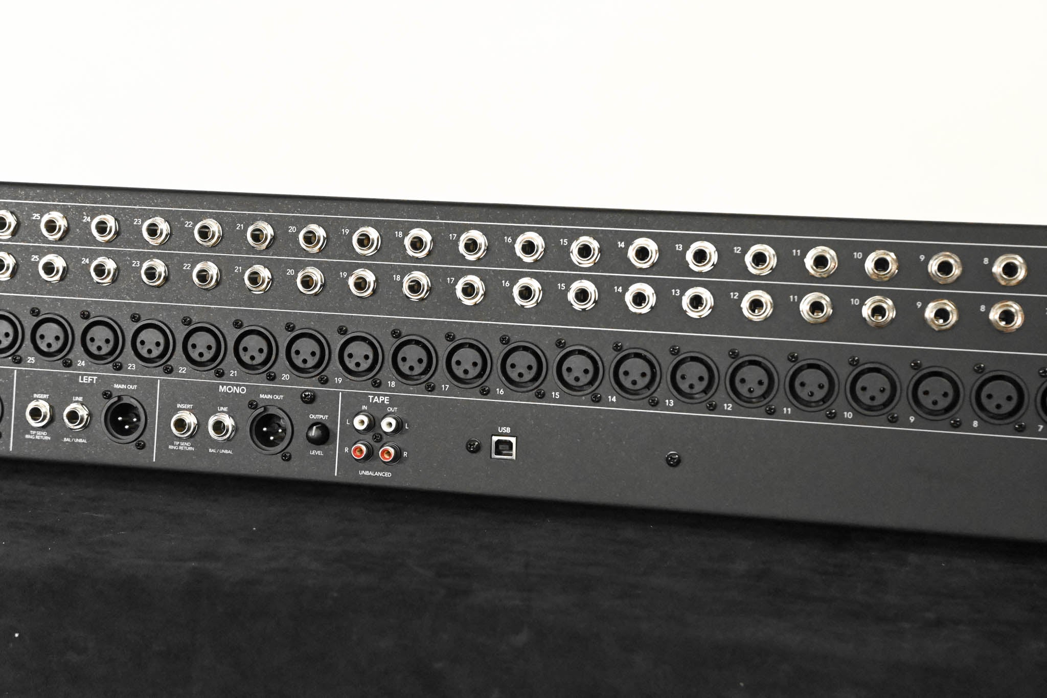 Mackie 3204VLZ4 32-Channel 4-Bus Effects Mixer with USB